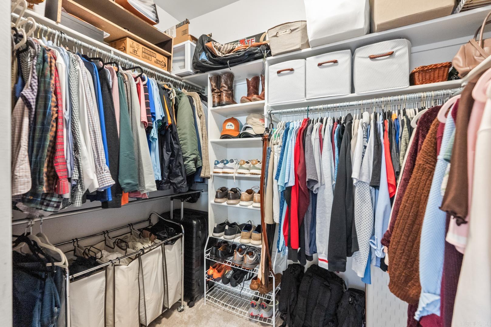 WESTBURY - Residential