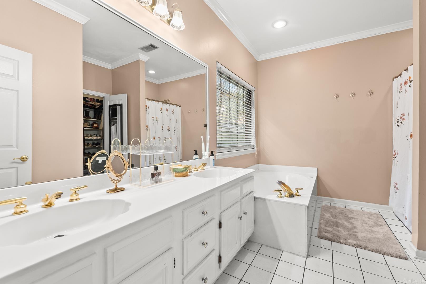 WESTBURY - Residential