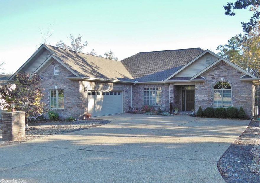 Contemporary, Custom-built home in Lk Balboa neighborhood offers generous living space, all on 1 level.  6” ext. walls & add'l insulation make this house an energy efficient home. Thru the elegant front entrance into a charming living rm w/9’ ceilings, crown molding, archways & hwd flr.  Gas log FP w/decor' mantle adds a warm & cozy touch. Gourmet Kitchen w/maple cabinets, granite counter & brkfst bar is an ideal gathering place. Chk out the Brkfst nk, C'vrd Deck, Sun Rm, Split F/plan, mstr suite & workshop