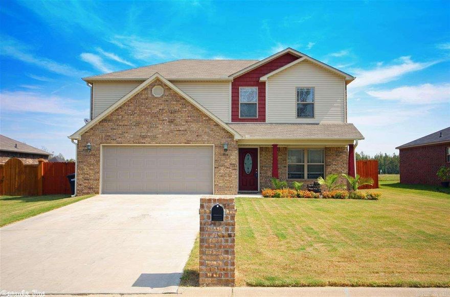 Walk in to a HUGE Family Room, Dining Room, Kitchen, 1/2 bath and Laundry on 1st Floor.  Upstairs is a Split Floor Plan with Master Suite. Bonus Room is an Open Loft Area between the Master and 2 Bedrooms/Bath.  Tons of storage, 2-car Garage, HUGE Fenced Backyard.