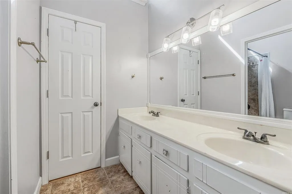 North Little Rock, Arkansas 72116, United States, 4 Bedrooms Bedrooms, ,4 BathroomsBathrooms,Residential,Active,29374