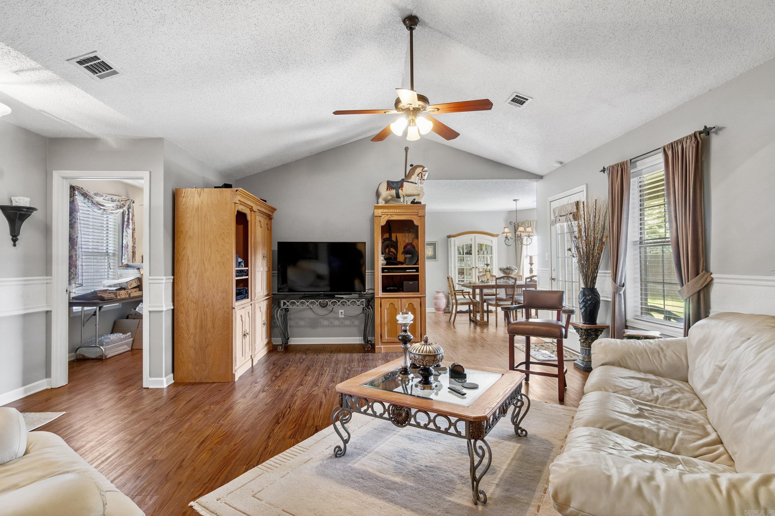 FIELDS FARM - Residential