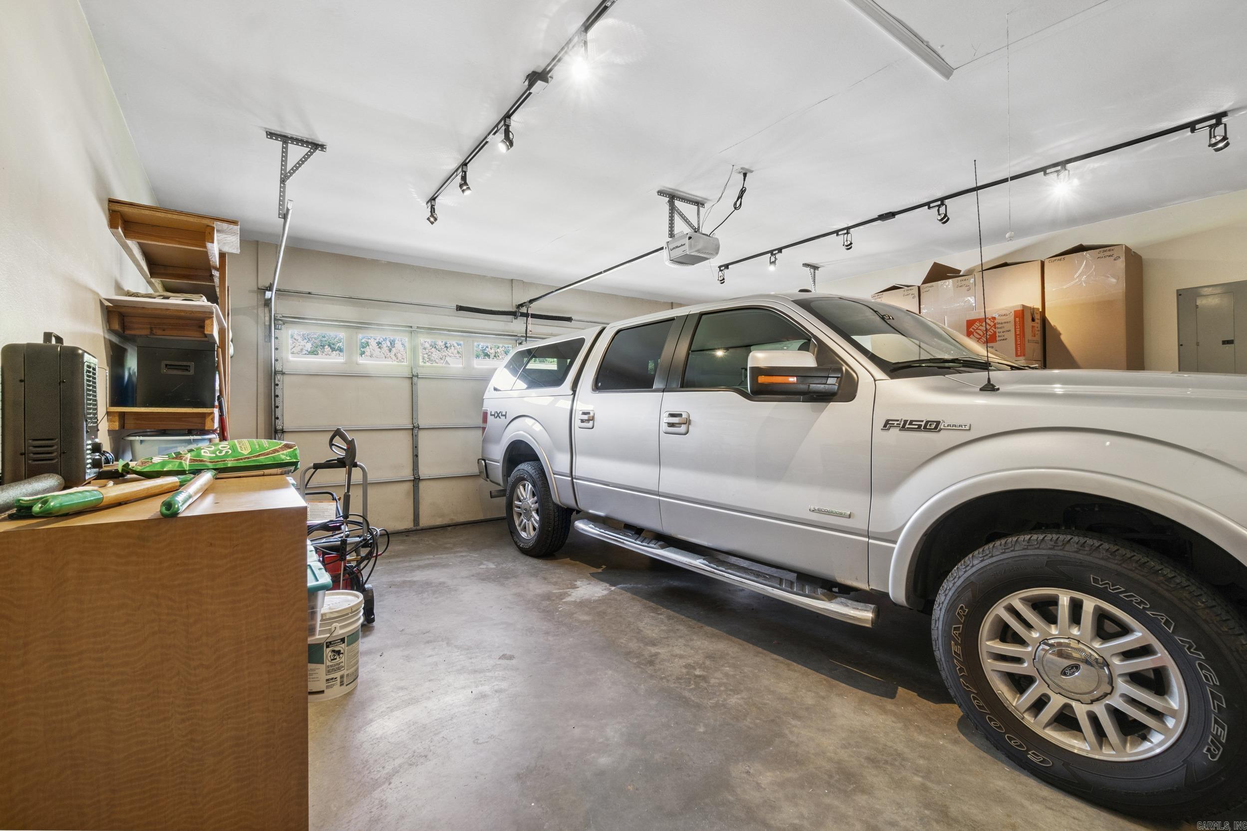 FIELDS FARM - Residential