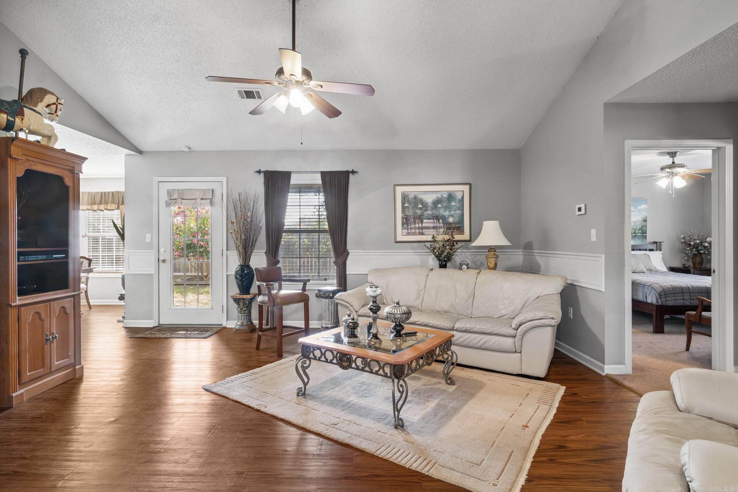 FIELDS FARM - Residential