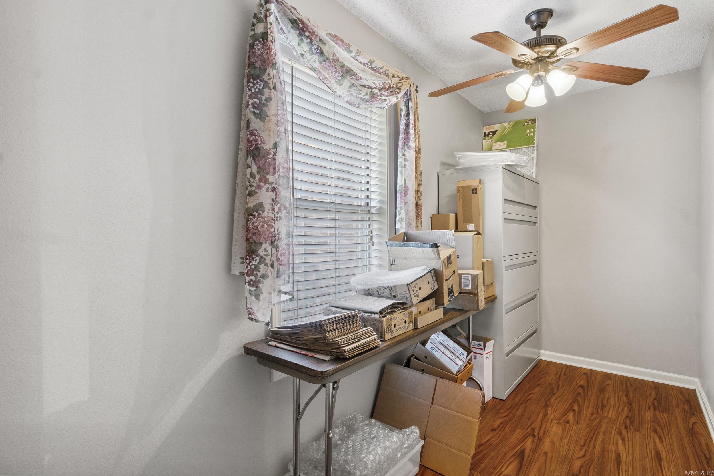 FIELDS FARM - Residential