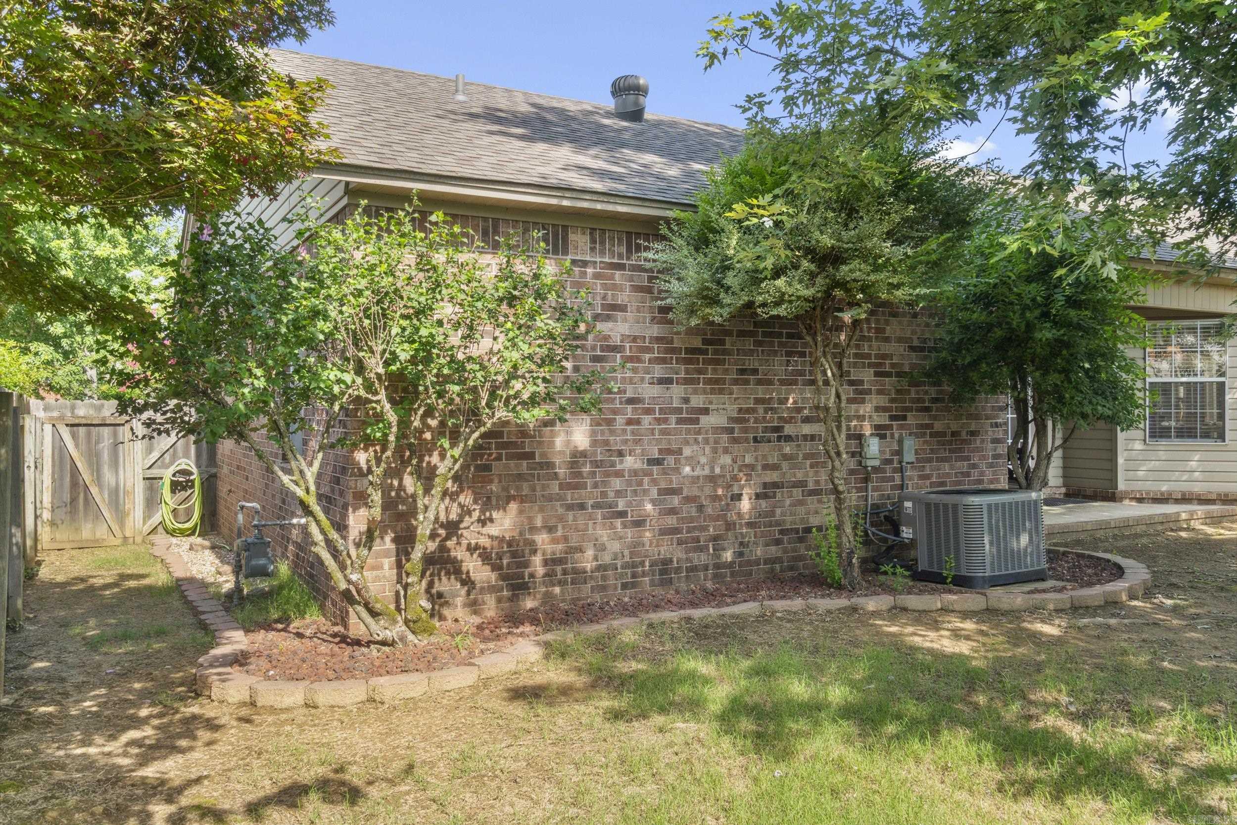 FIELDS FARM - Residential