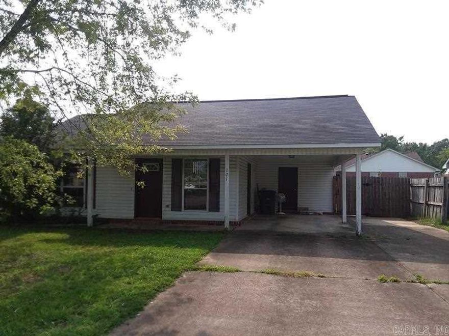3 Bedroom 1 Bath home perfect for First time home or Rental investment.