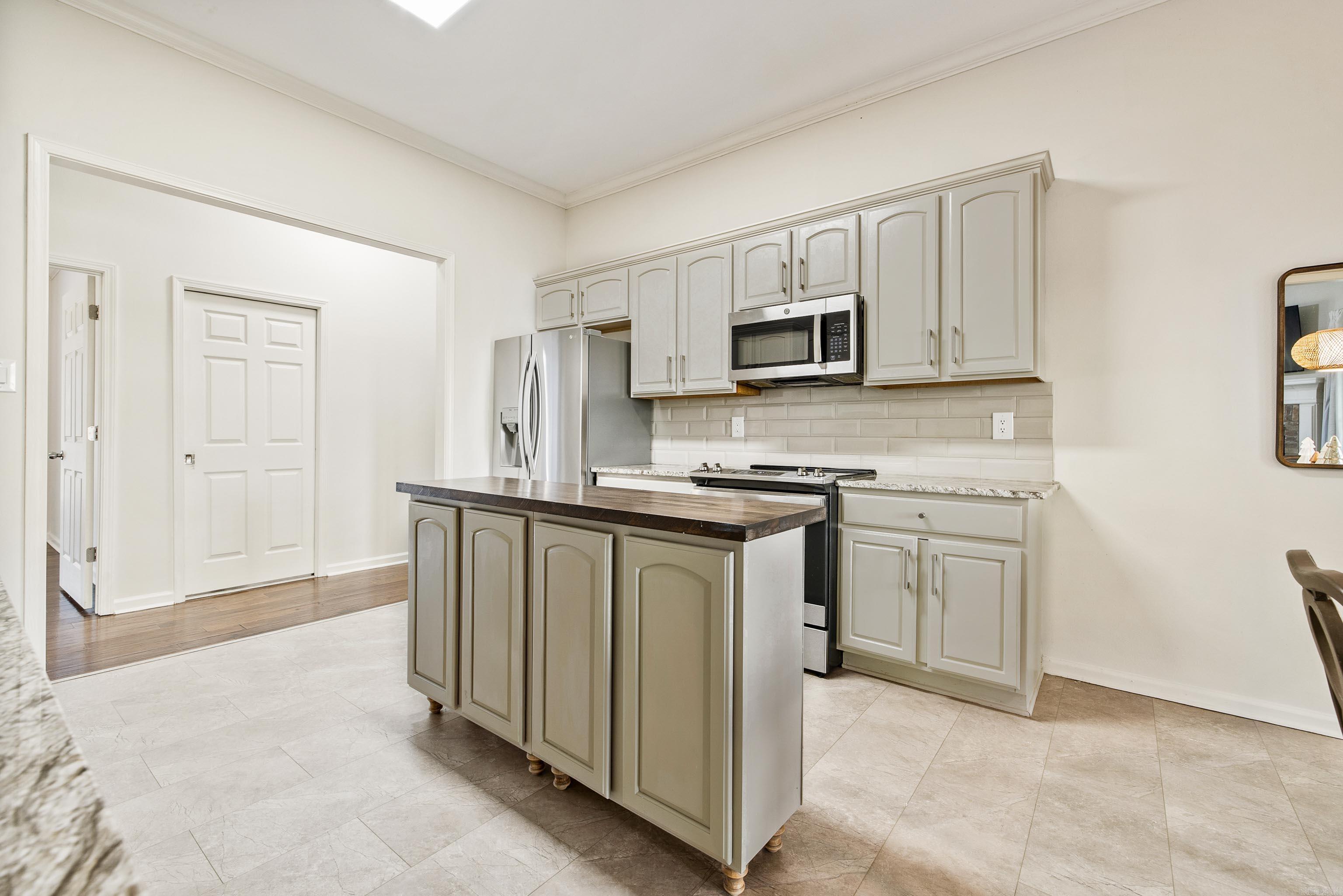 HURRICANE LAKE EST - Residential