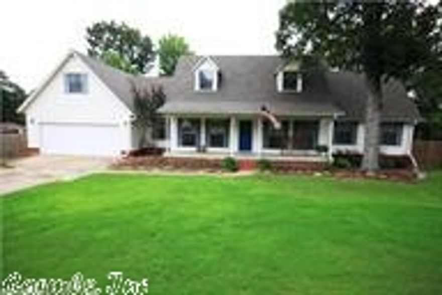 Great house in great neighborhood.  Close to schools, shopping and the interstate to help with your commute to and from work.  Ready for you to move right in with lots of space for everyone in this 4 bedroom 2.5 bath home with formal dining room/office.  Bonus room over the garage can be the 4th bedroom or a bonus room.  Enjoy sitting out on the back deck overlooking the large fenced in backyard.  New paint and new flooring make this one an easy move.  Call today to schedule your showing.