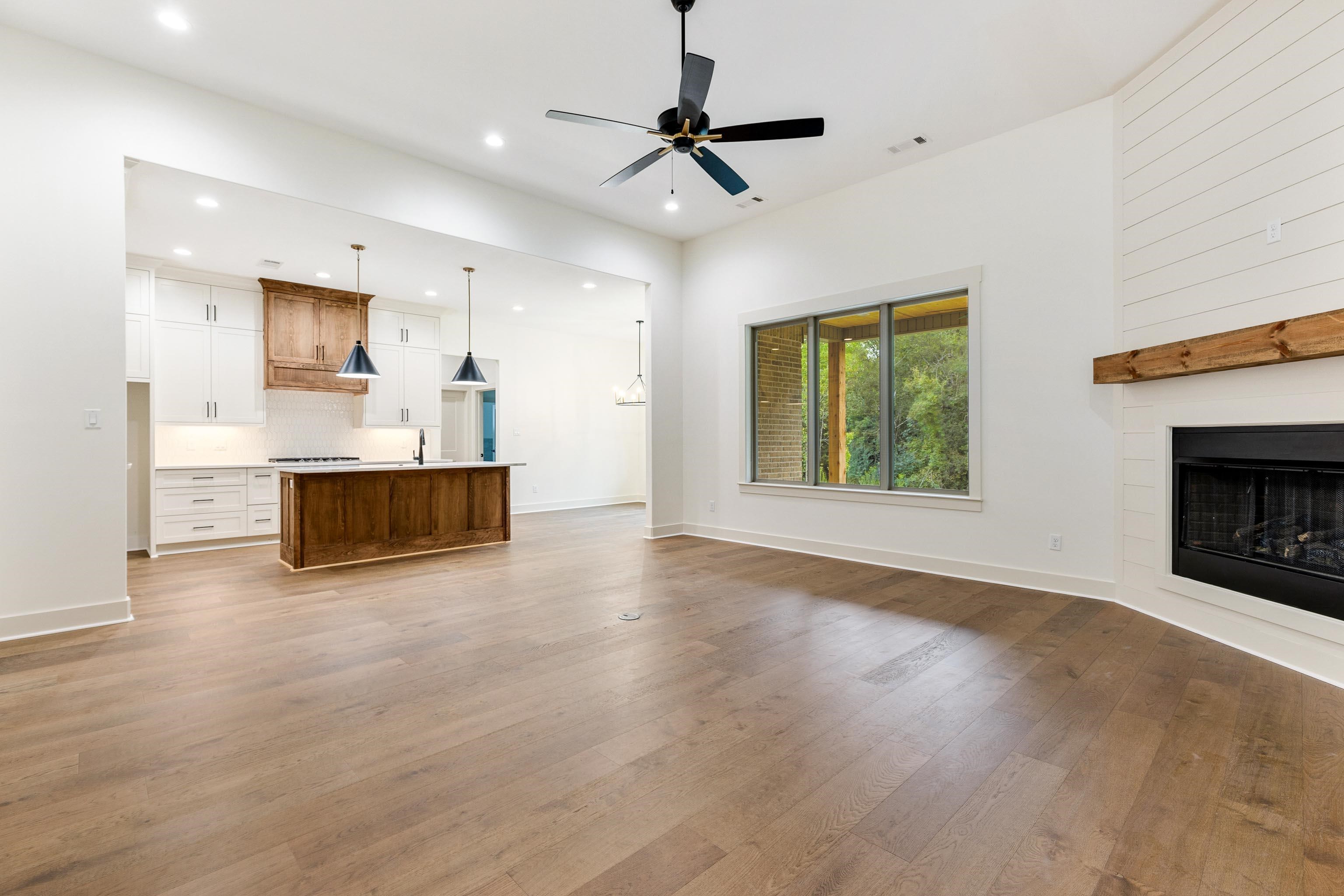 NORTH SHORE @ HURRICANE LAKE EST - Residential