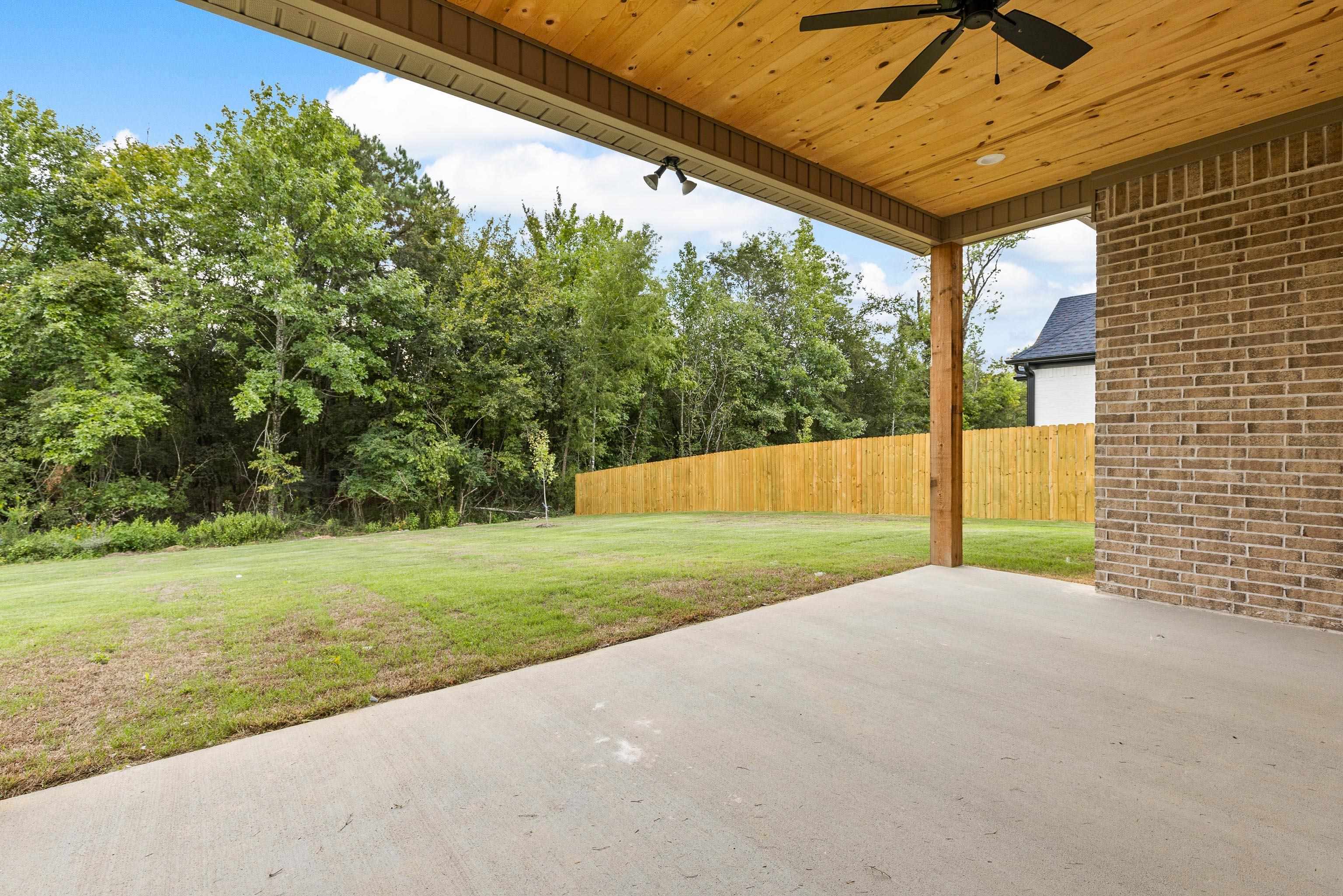 NORTH SHORE @ HURRICANE LAKE EST - Residential