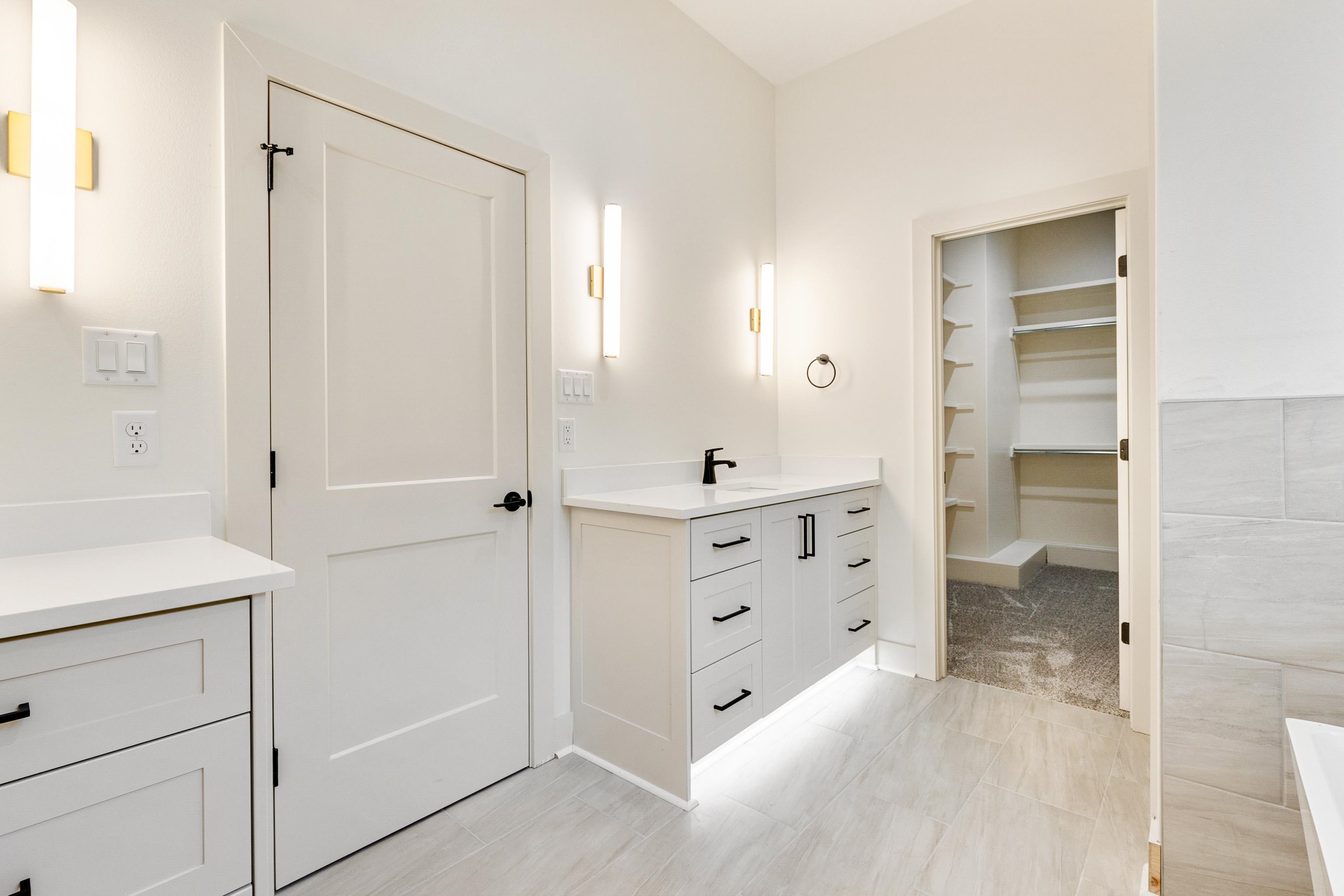 NORTH SHORE @ HURRICANE LAKE EST - Residential