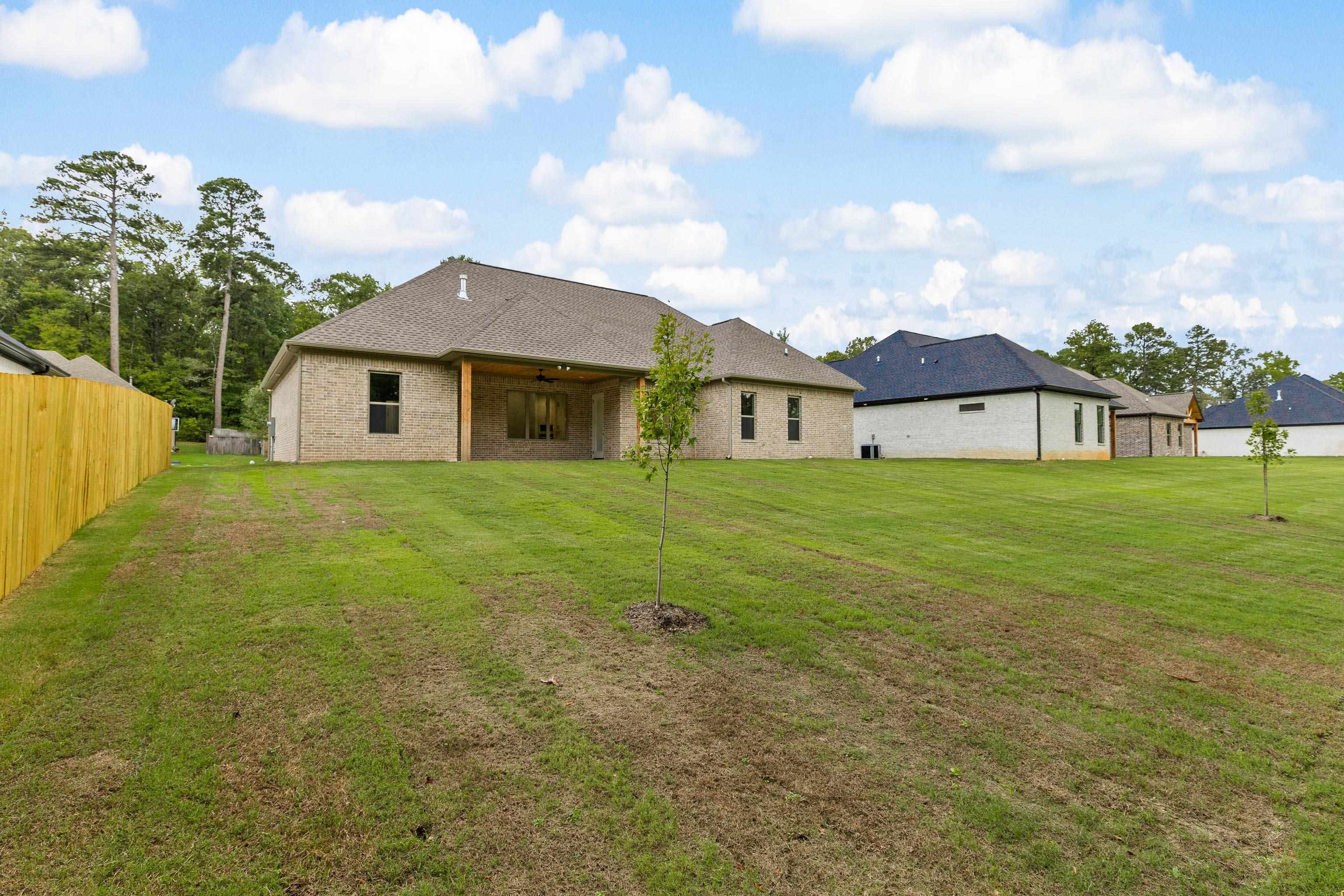 NORTH SHORE @ HURRICANE LAKE EST - Residential