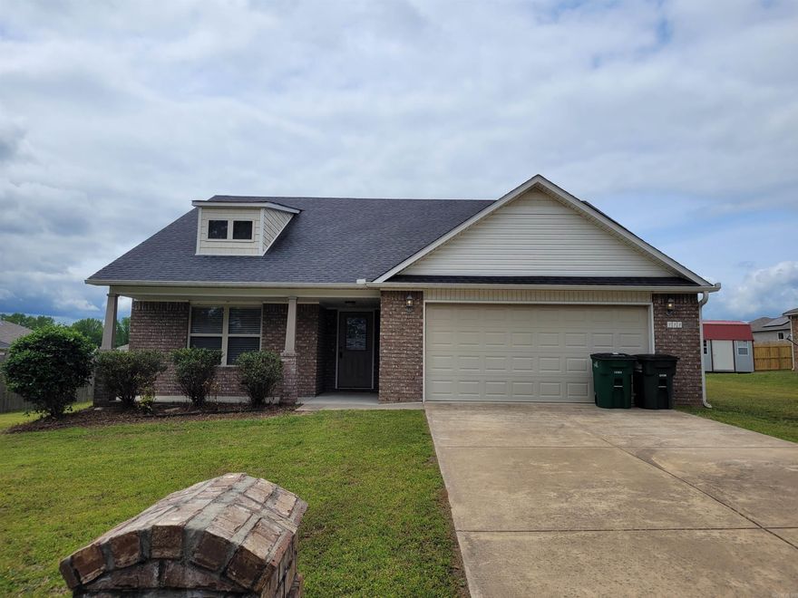 3 bed 2 bath home in Beebe for lease. $1395 per month, $1395 deposit. Application link: https://irealtyar.managebuilding.com/Resident/rental-application/new