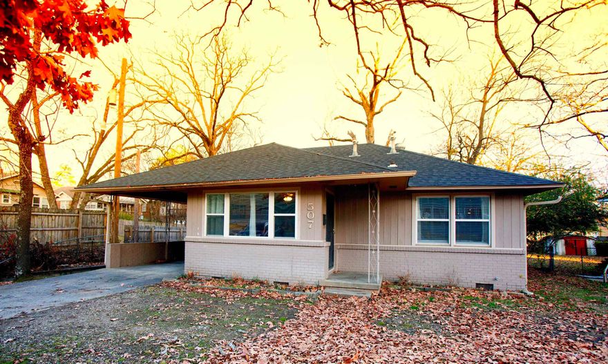 Cute home in walking distance to UAMS. Fully furnished with all appliances and utilities included!