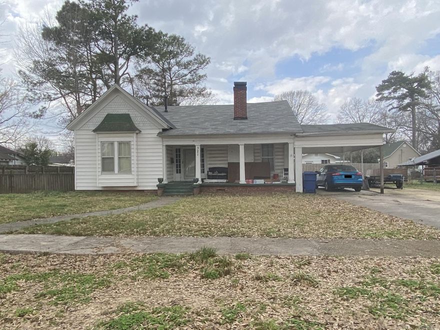 Charming 2 bed, 2 bath home in the heart of Clarendon. Offers 1,804 sq ft of living space with a spacious layout and great renovation potential. Situated on a 0.29 acre lot, this 1938 property is ideal for investors or buyers seeking a project.