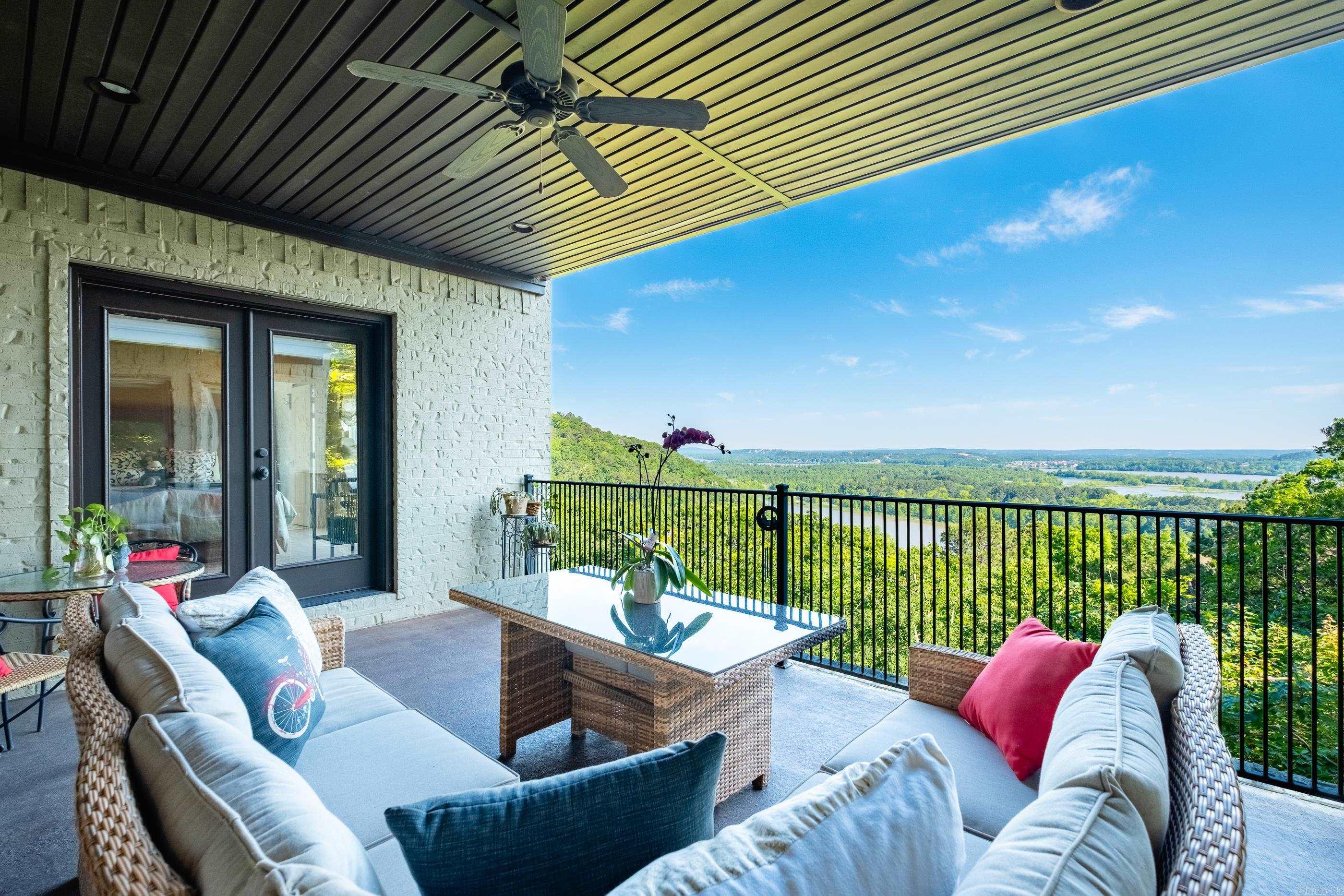 RIVER RIDGE POINTE - Residential