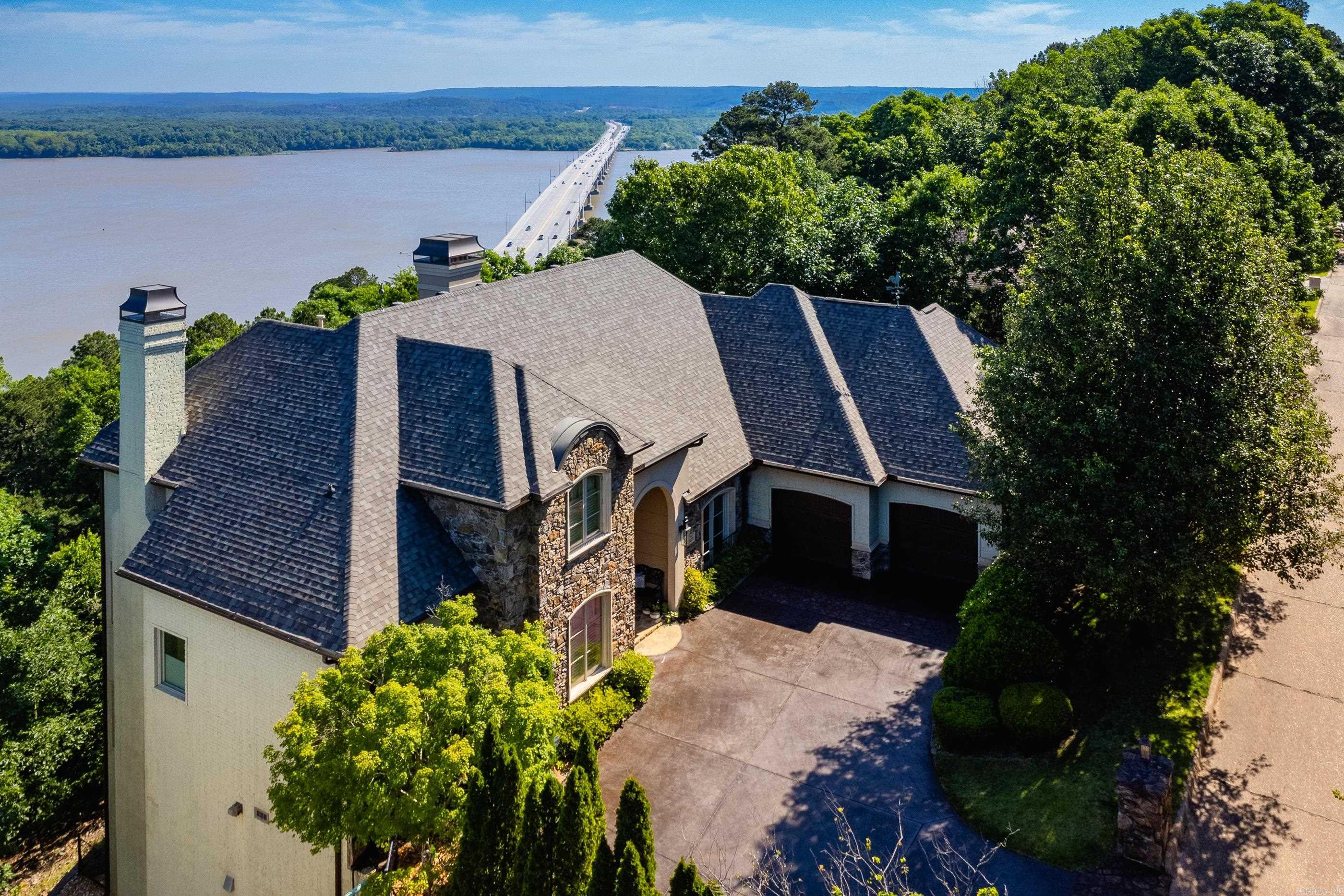 RIVER RIDGE POINTE - Residential