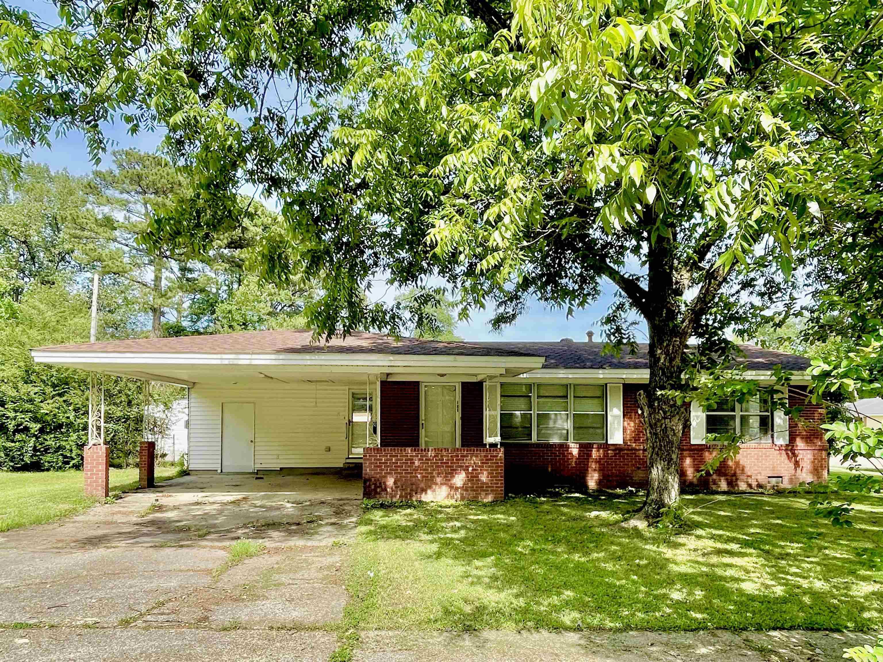 Come and take a look at this adorable 3BR/2BA home in Country Club Terrace with a dining room and office. The office has a mini split. The home's HVAC was installed in 07/2021 and a new roof was put on in July or August of 2021. Outside you'll find a beautiful corner lot with mature trees and a fenced in back yard with an outdoor entertainment area and a storage building that remains with the home. Call Pamela Garner, Executive Broker at DANALI Real Estate today at 501.266.3738 for your private showing.