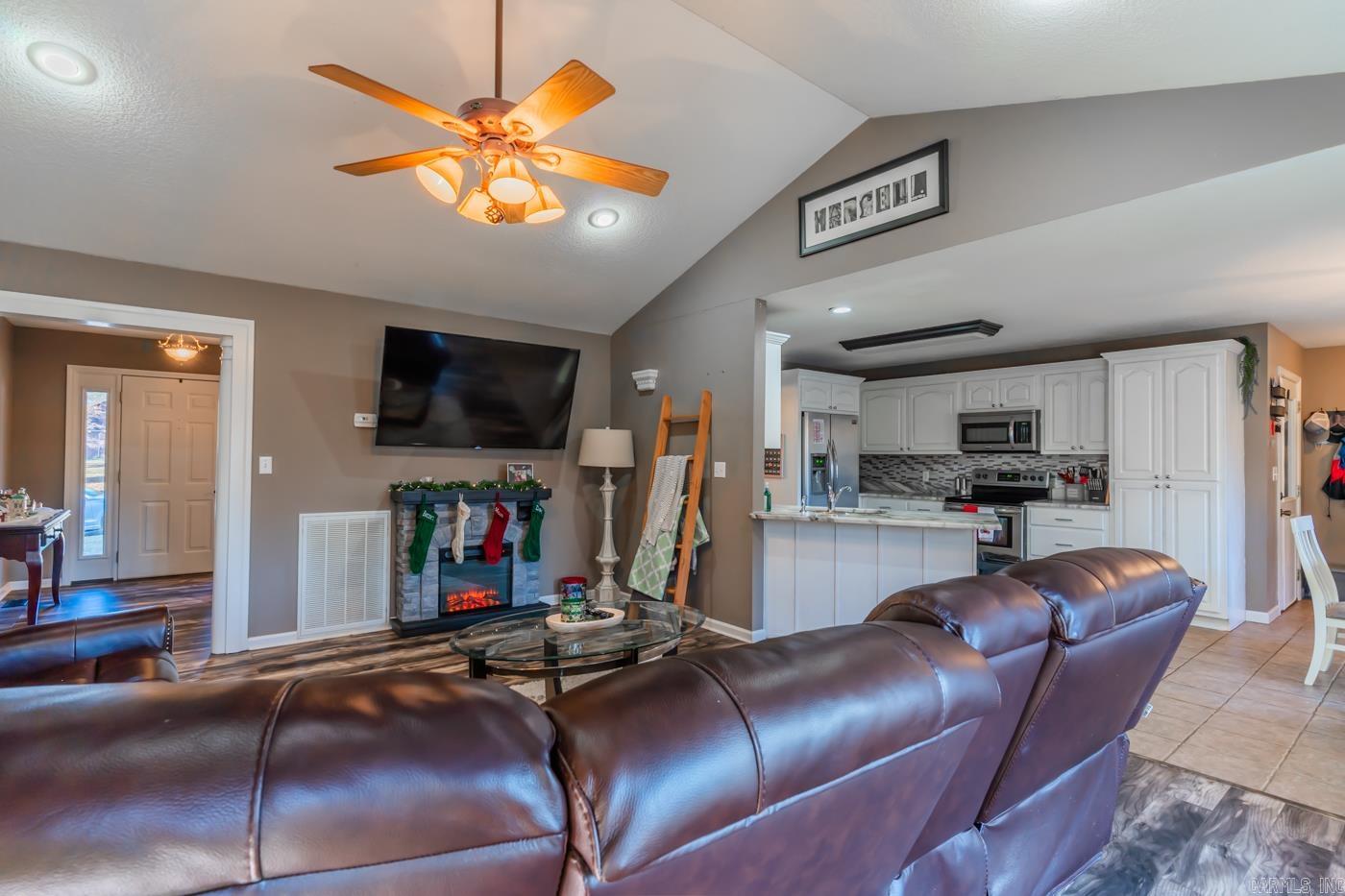 JULIE ANN SUB - Residential