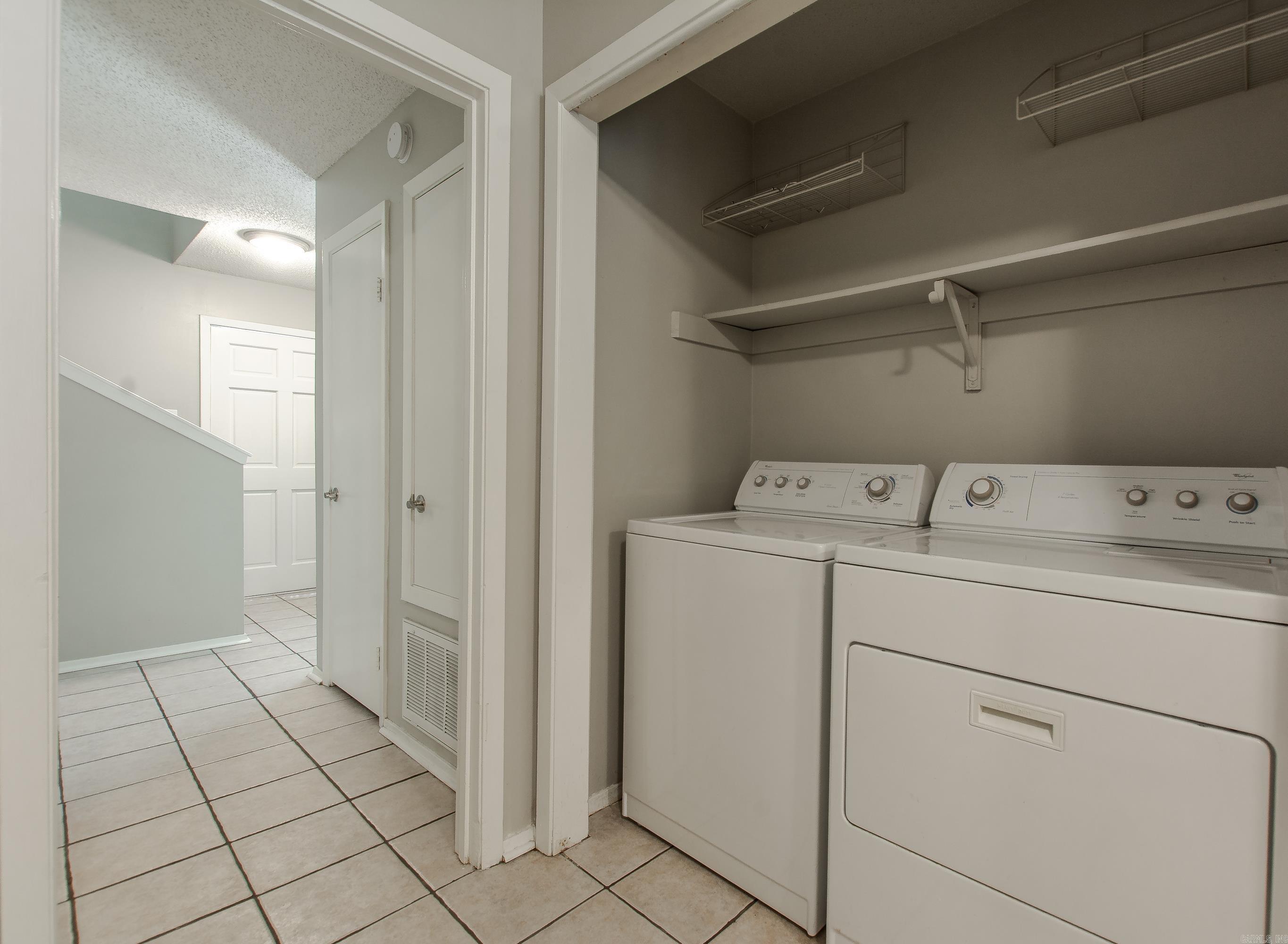 OAKCREST MANOR TWNHMS - Residential