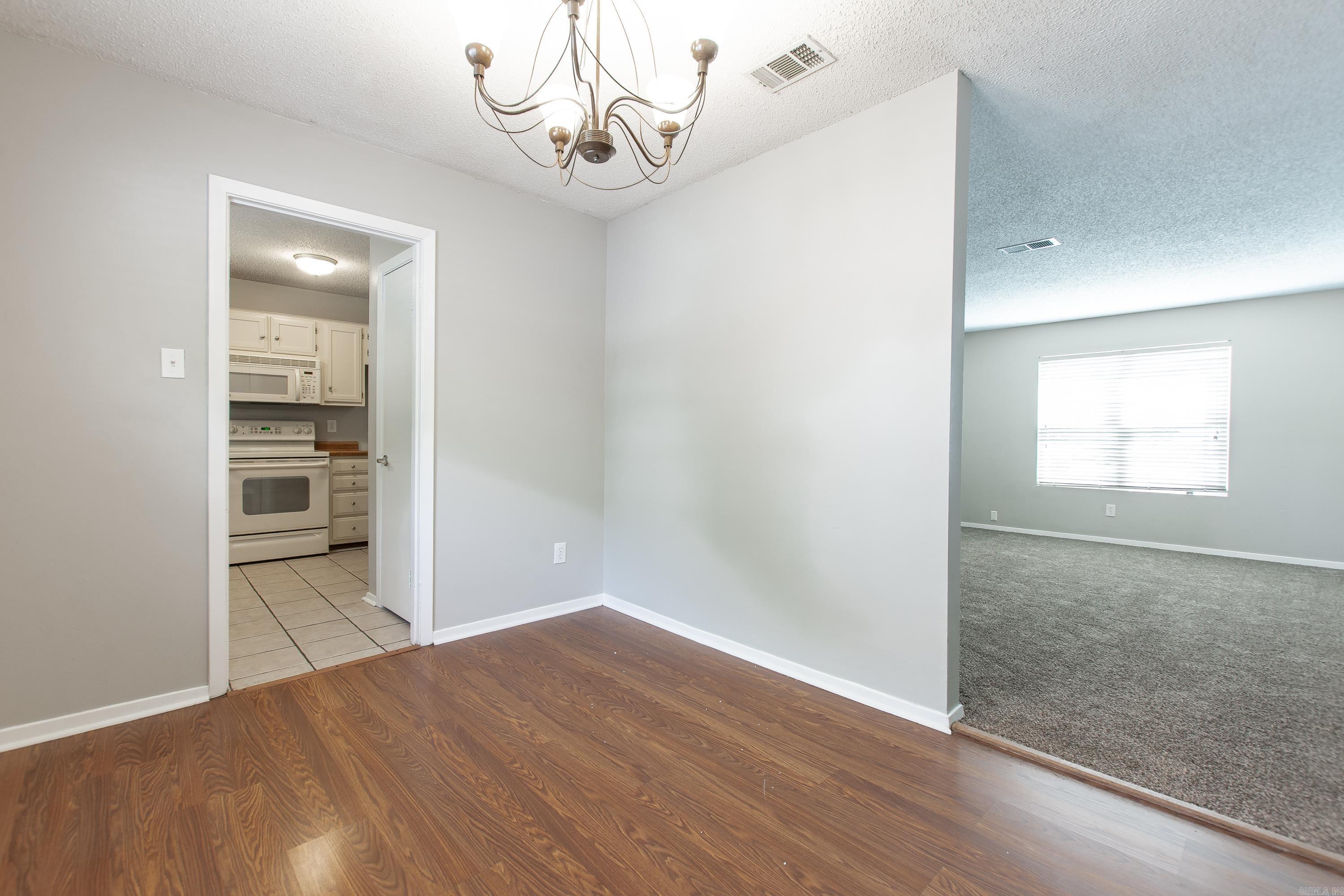 OAKCREST MANOR TWNHMS - Residential