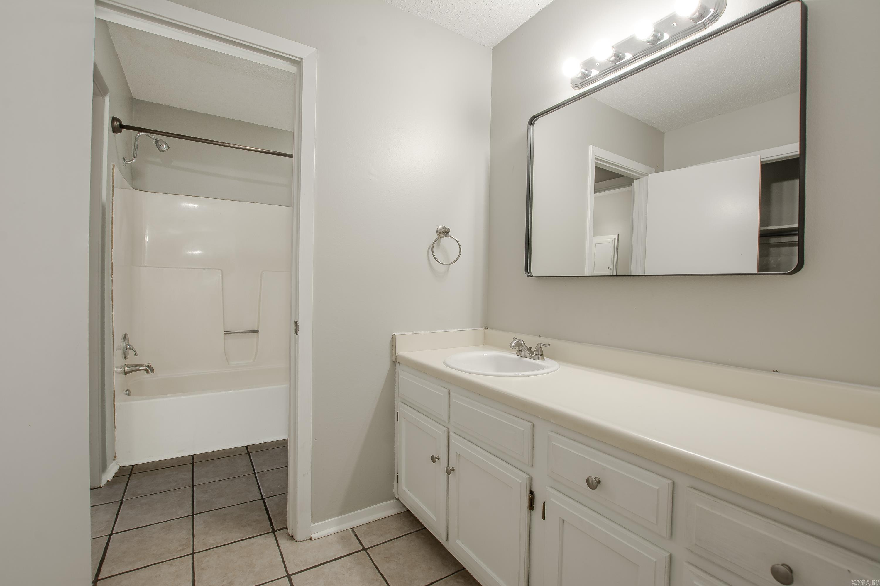 OAKCREST MANOR TWNHMS - Residential