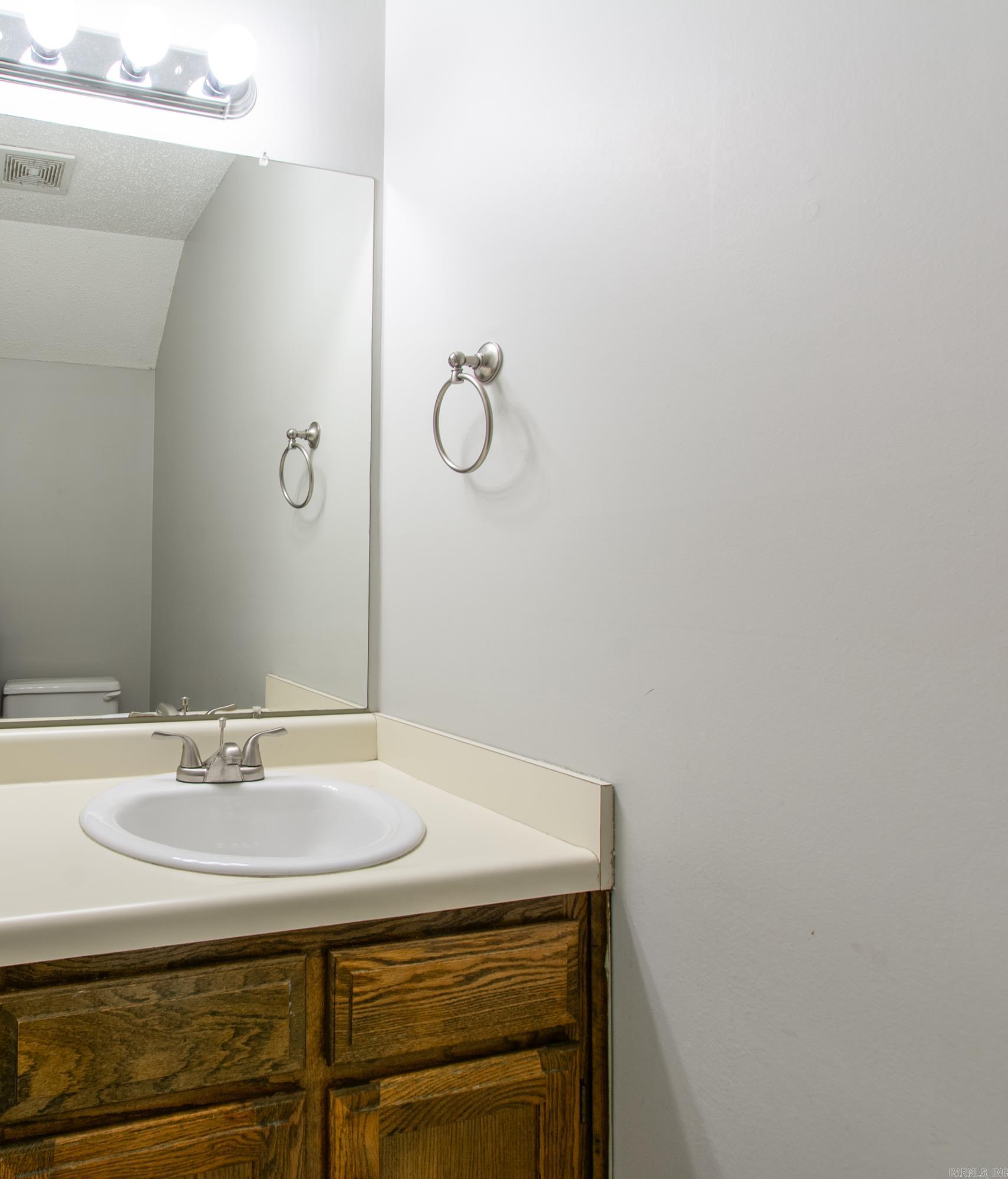 OAKCREST MANOR TWNHMS - Residential