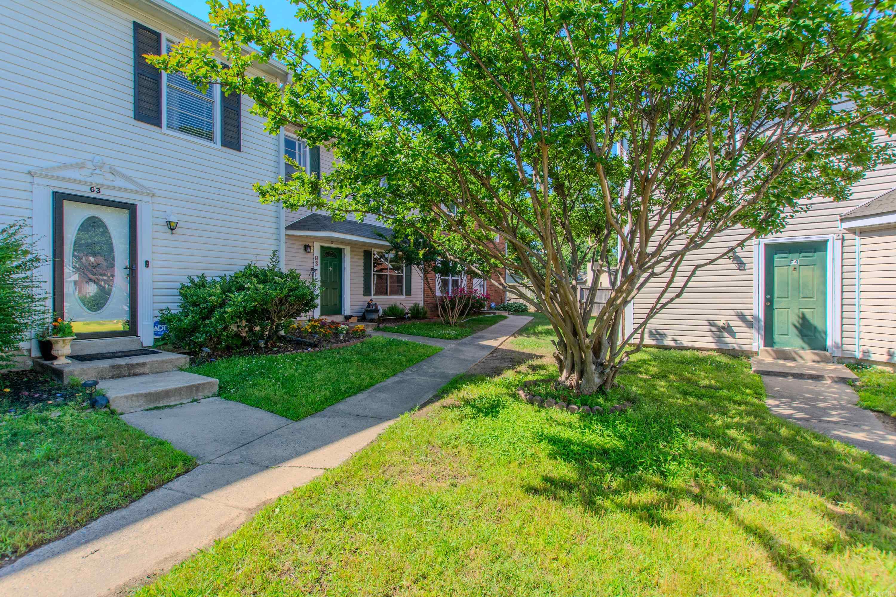 OAKCREST MANOR TWNHMS - Residential