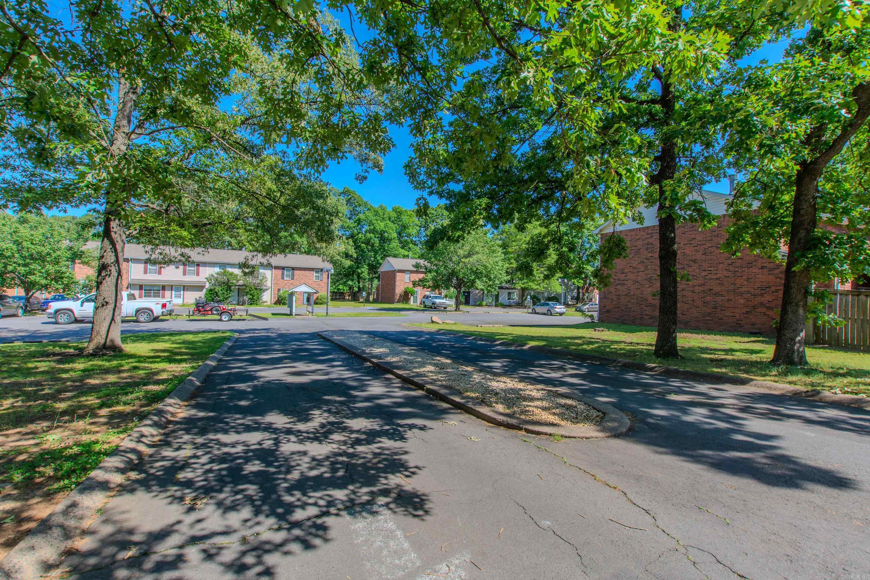 OAKCREST MANOR TWNHMS - Residential