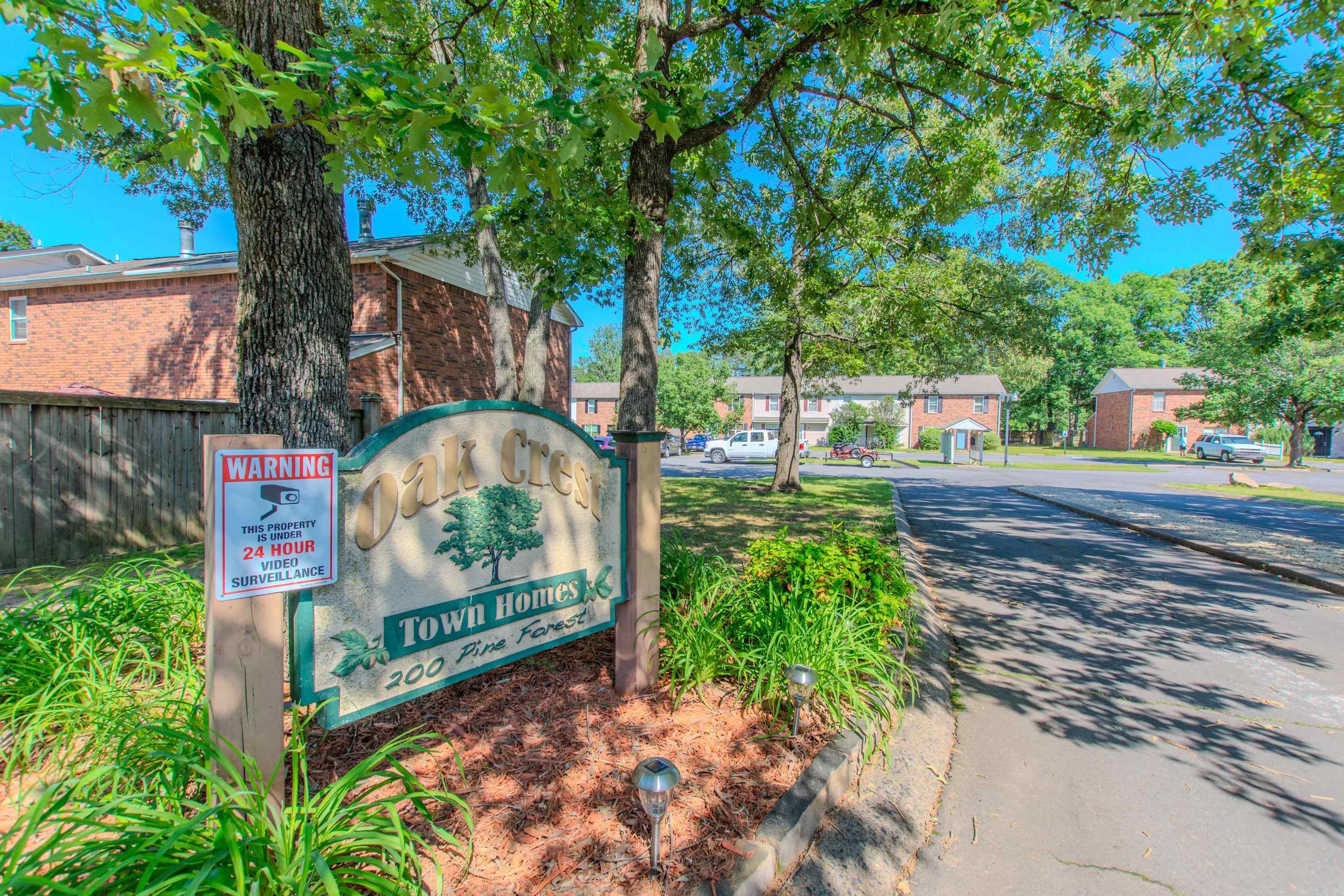 OAKCREST MANOR TWNHMS - Residential