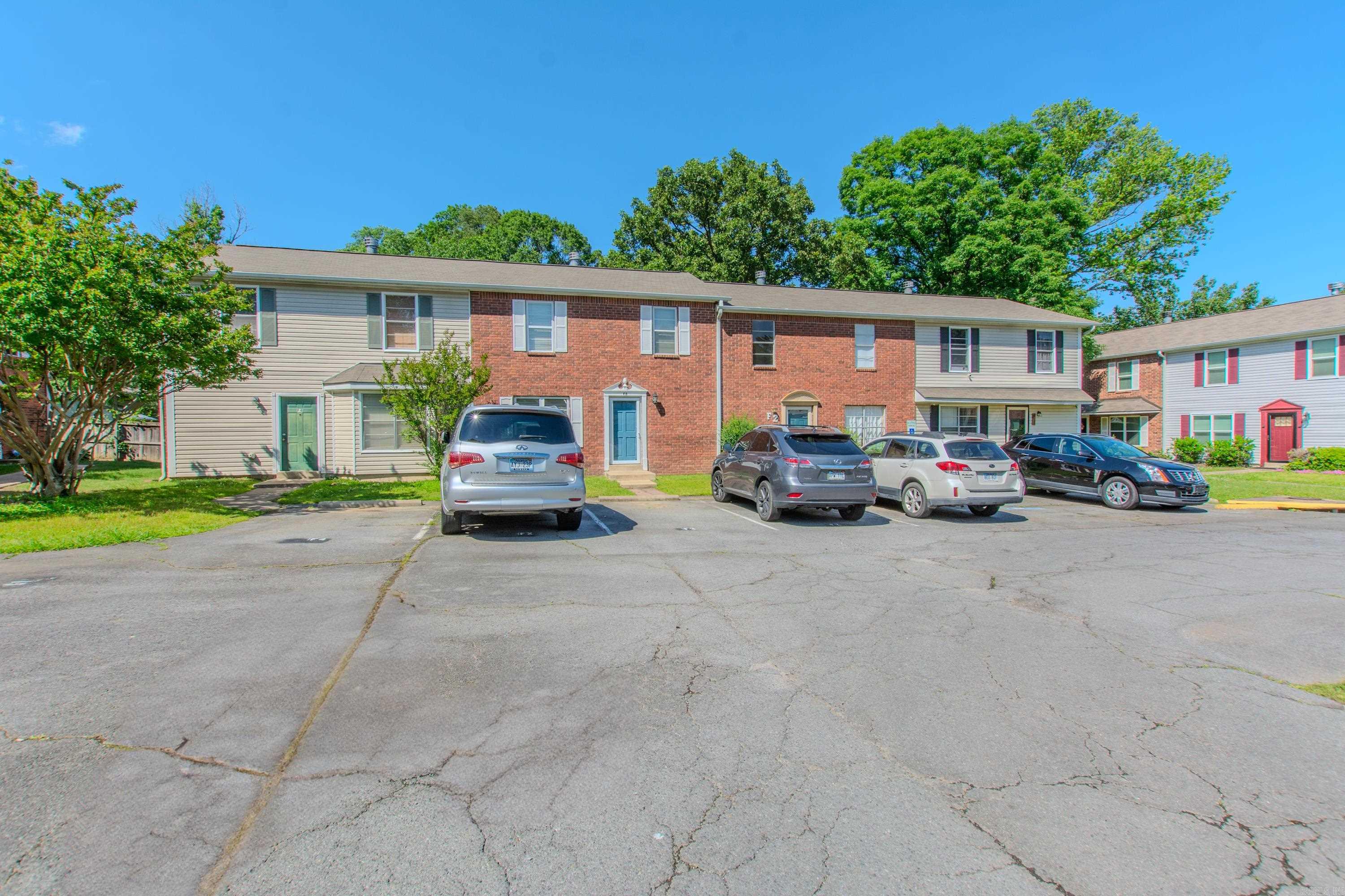 OAKCREST MANOR TWNHMS - Residential