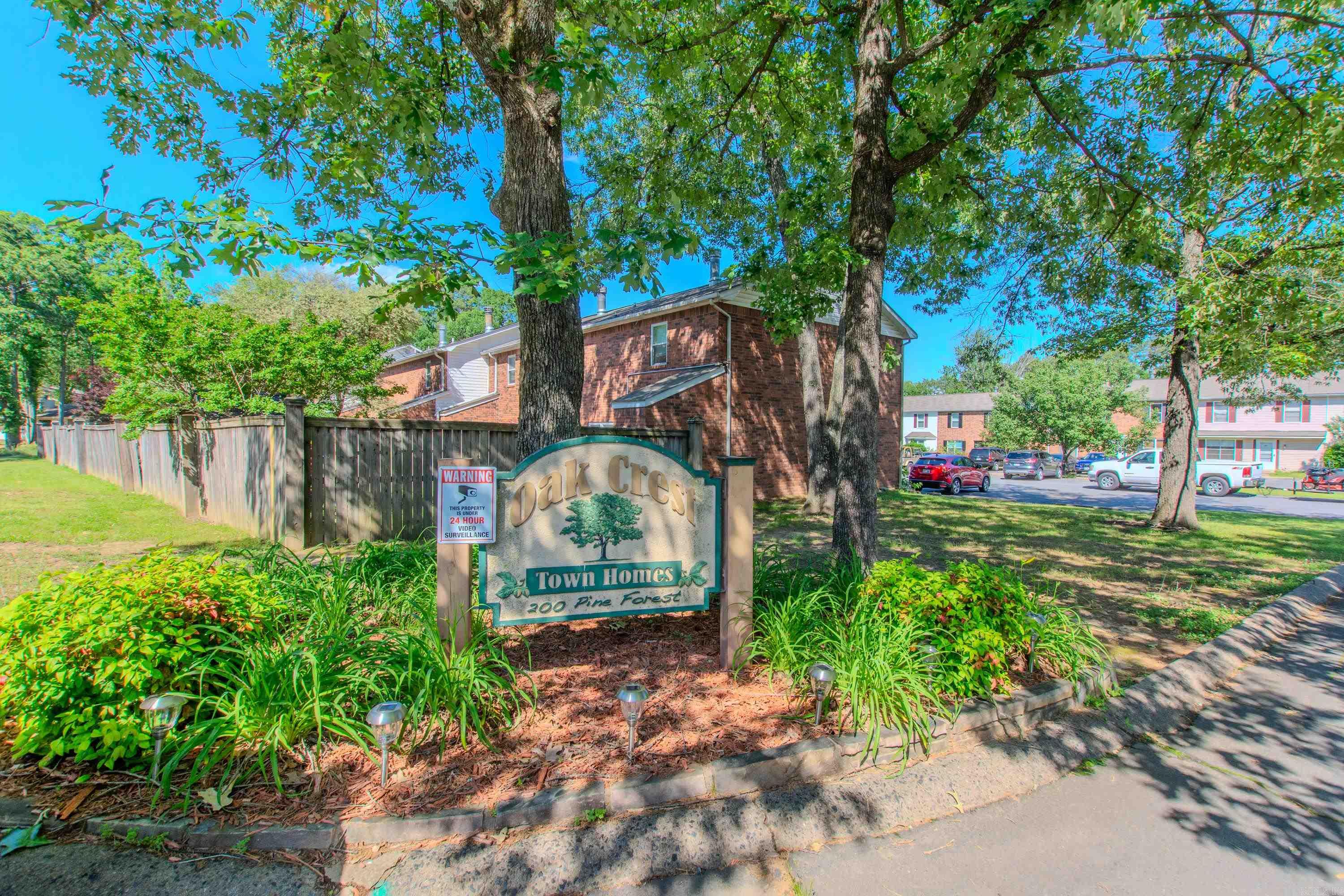 OAKCREST MANOR TWNHMS - Residential