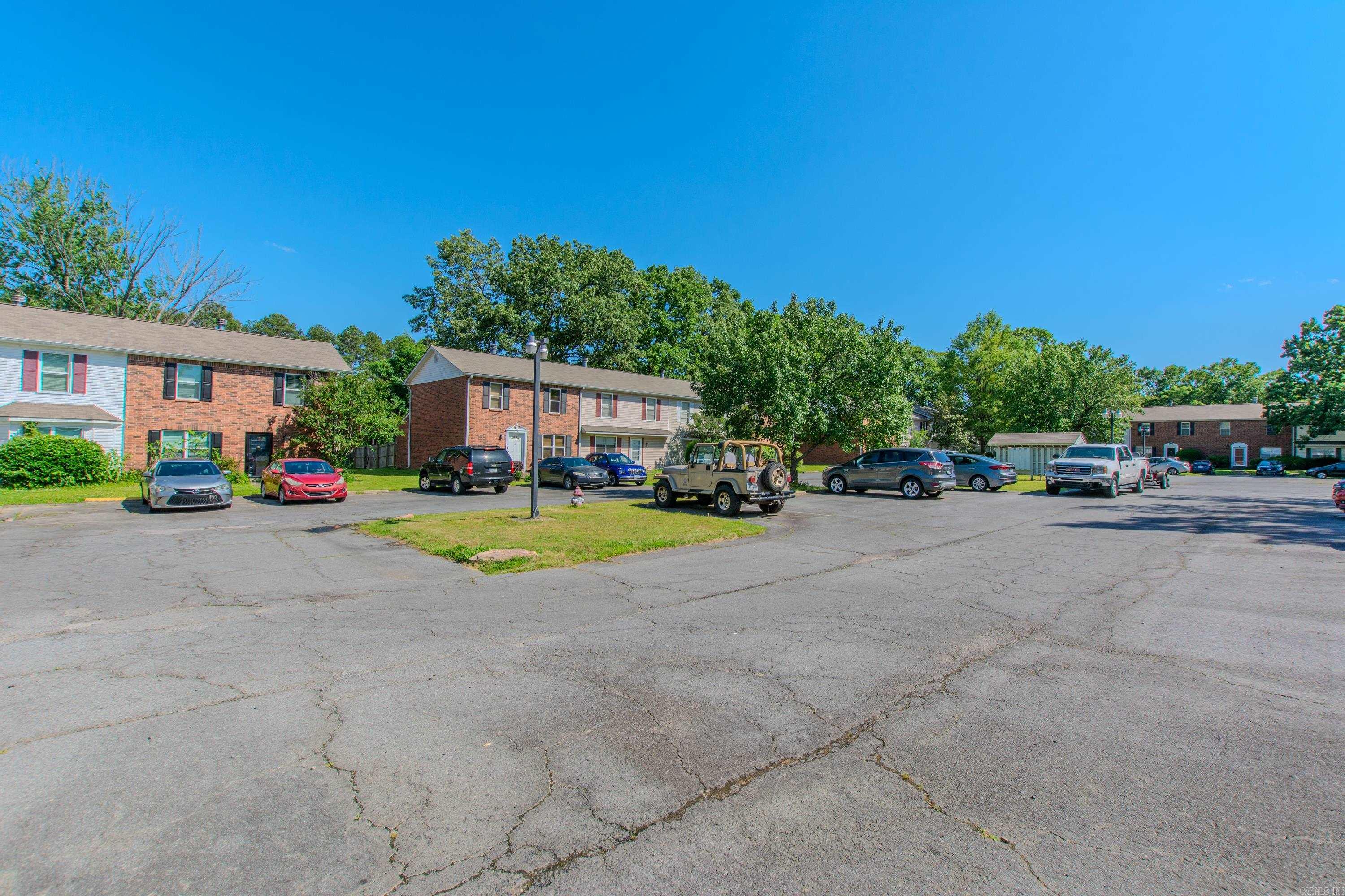 OAKCREST MANOR TWNHMS - Residential