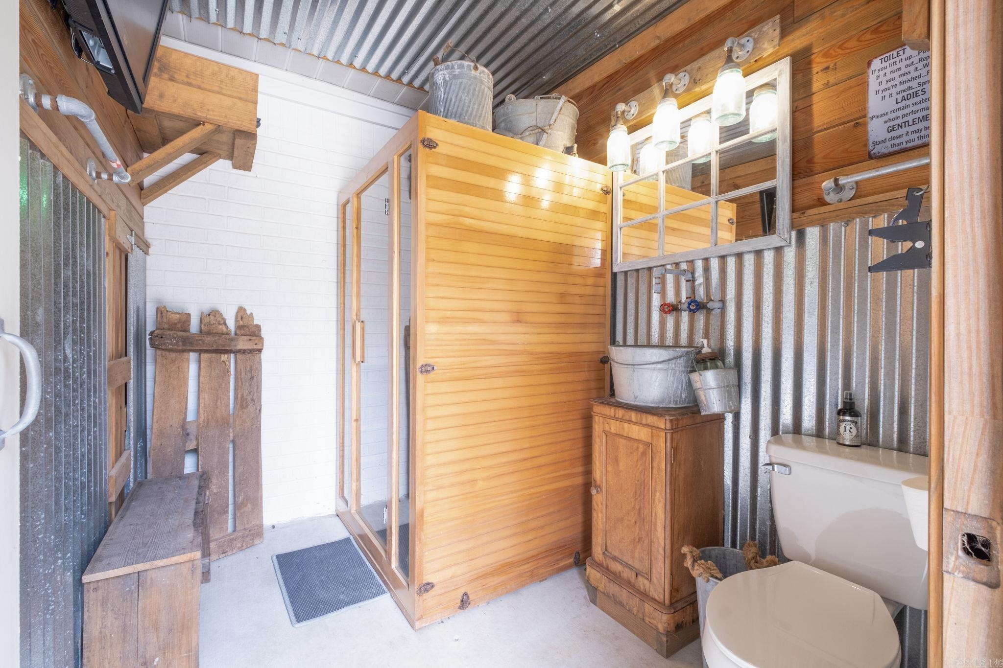 NORTH HILLS ESTATES - Residential