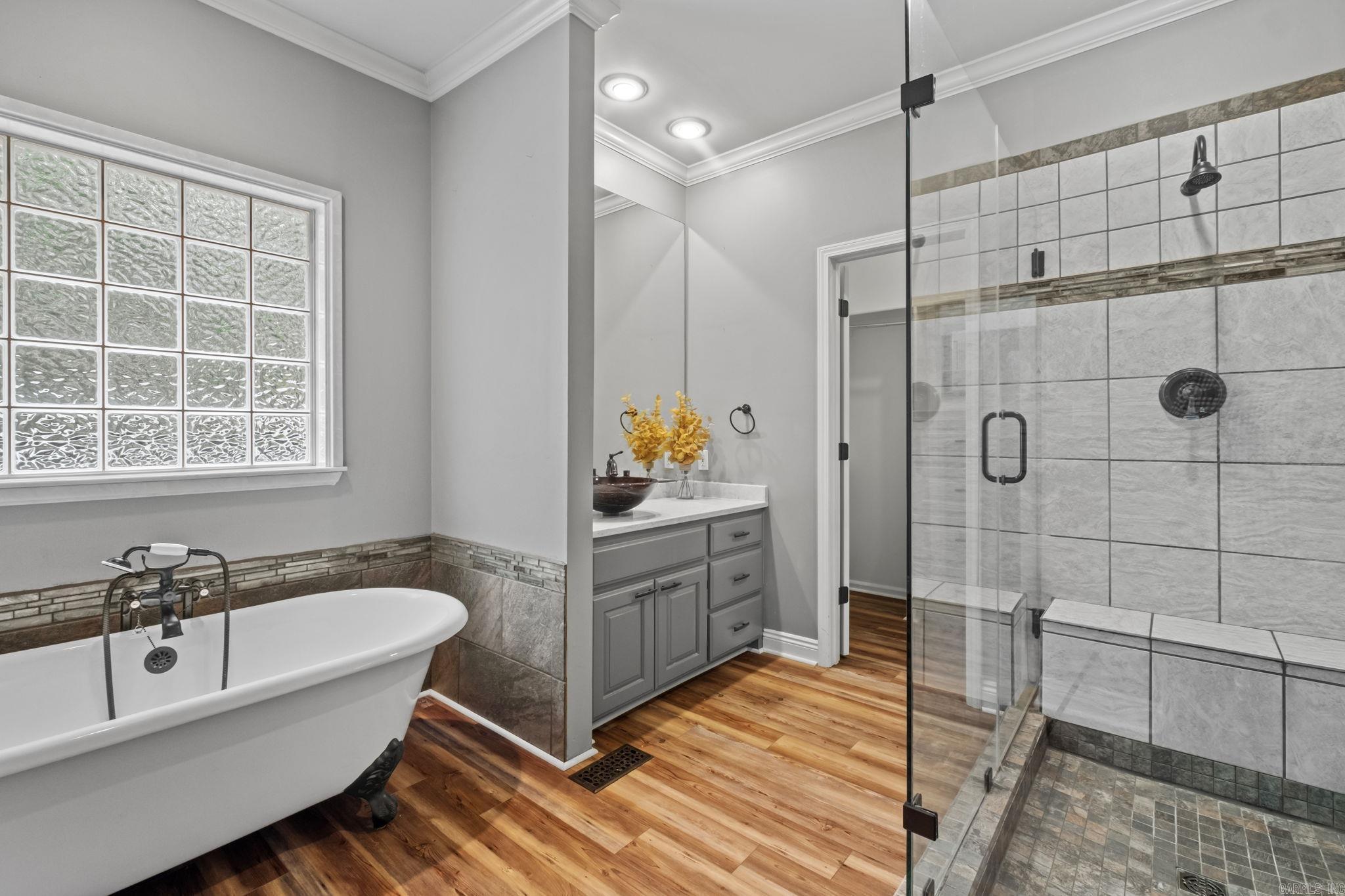 NORTH HILLS ESTATES - Residential