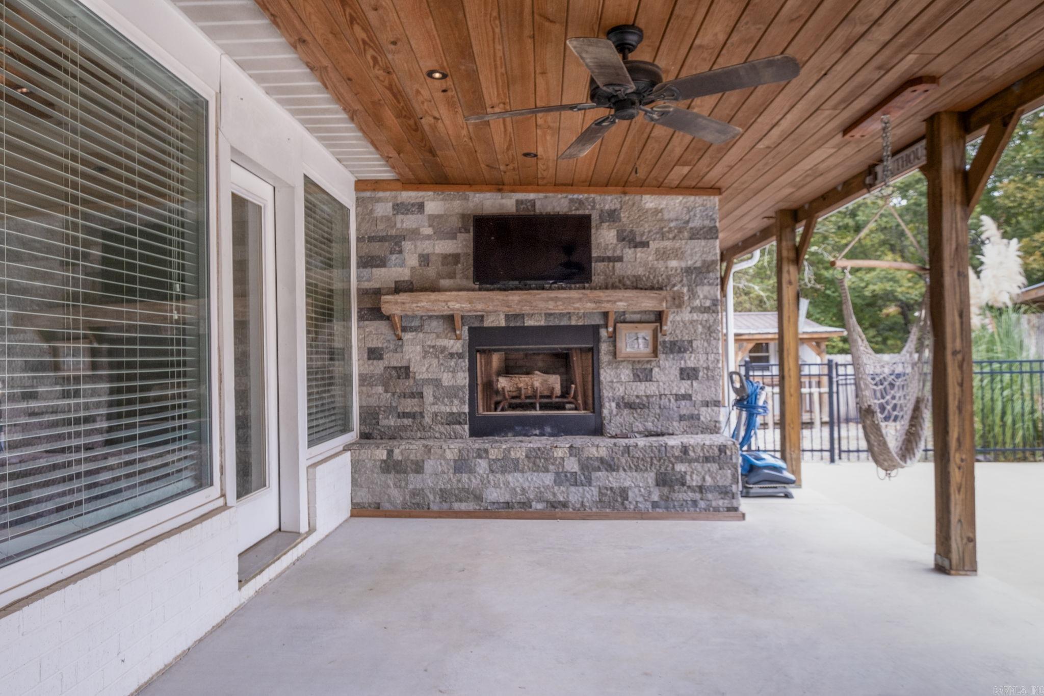 NORTH HILLS ESTATES - Residential