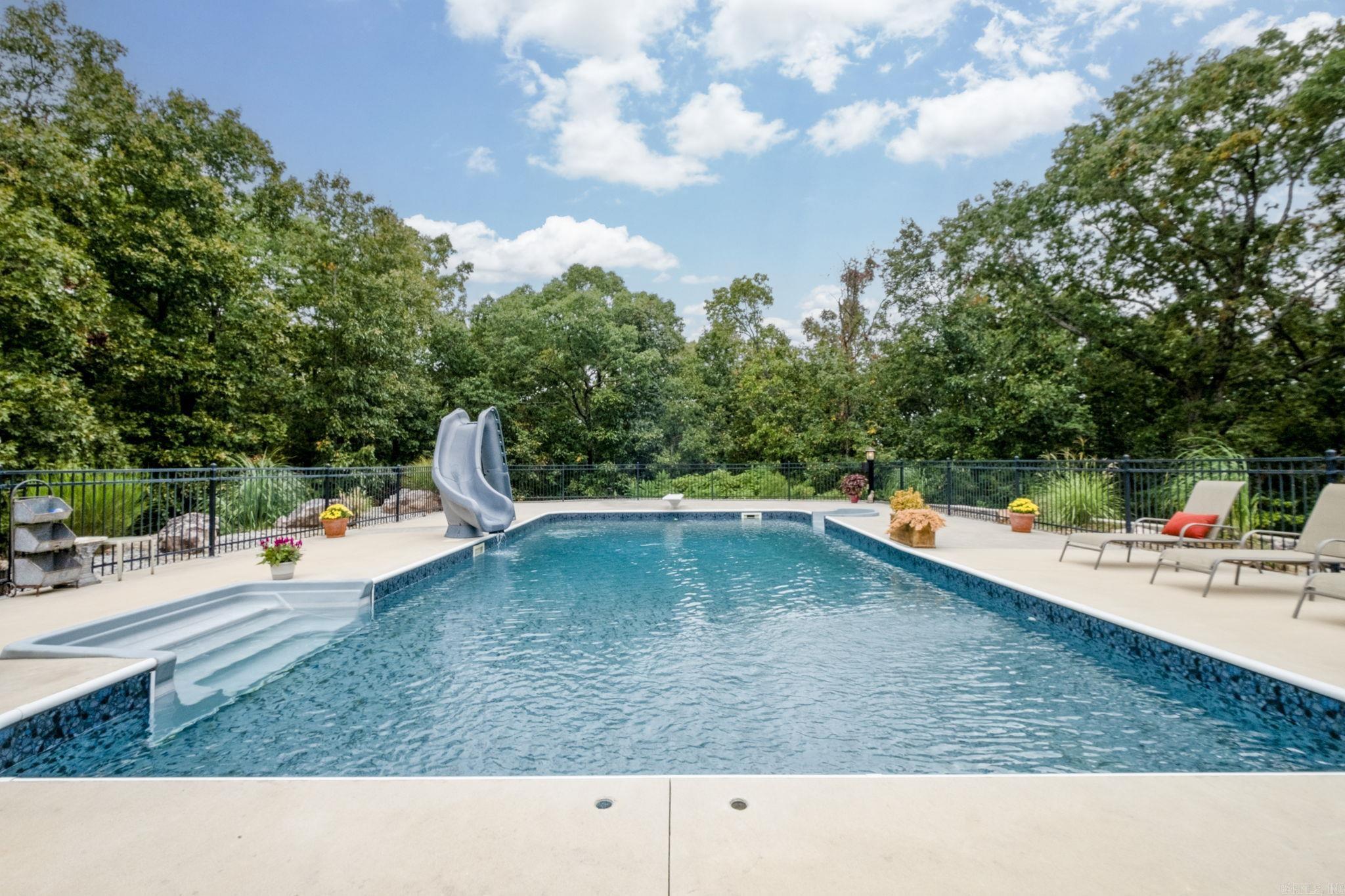 NORTH HILLS ESTATES - Residential