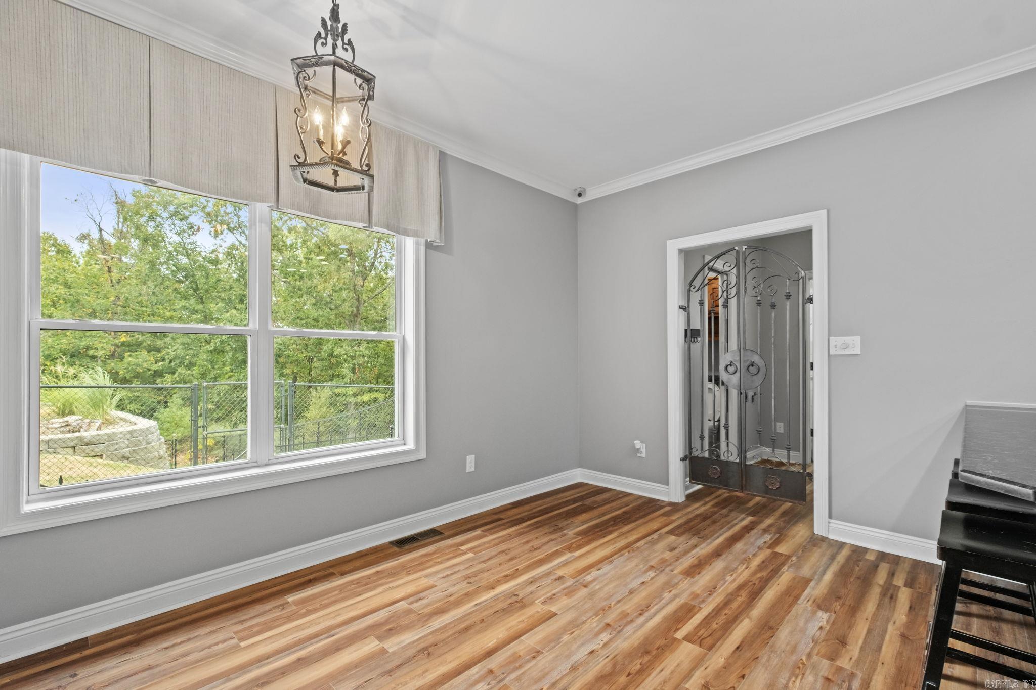 NORTH HILLS ESTATES - Residential