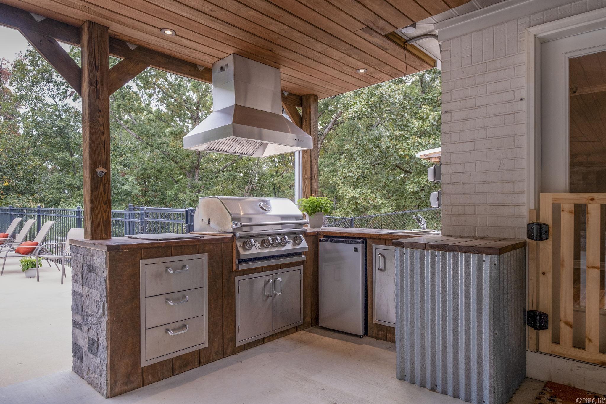 NORTH HILLS ESTATES - Residential