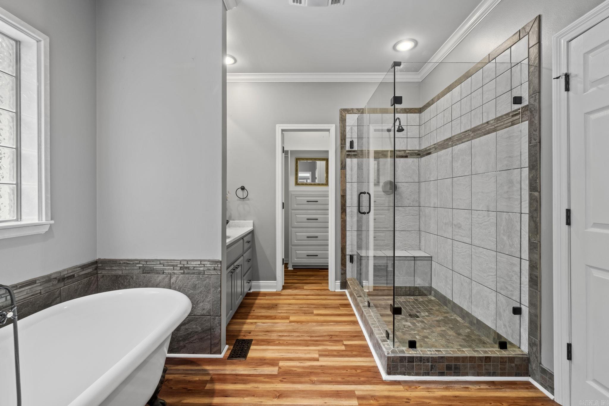 NORTH HILLS ESTATES - Residential