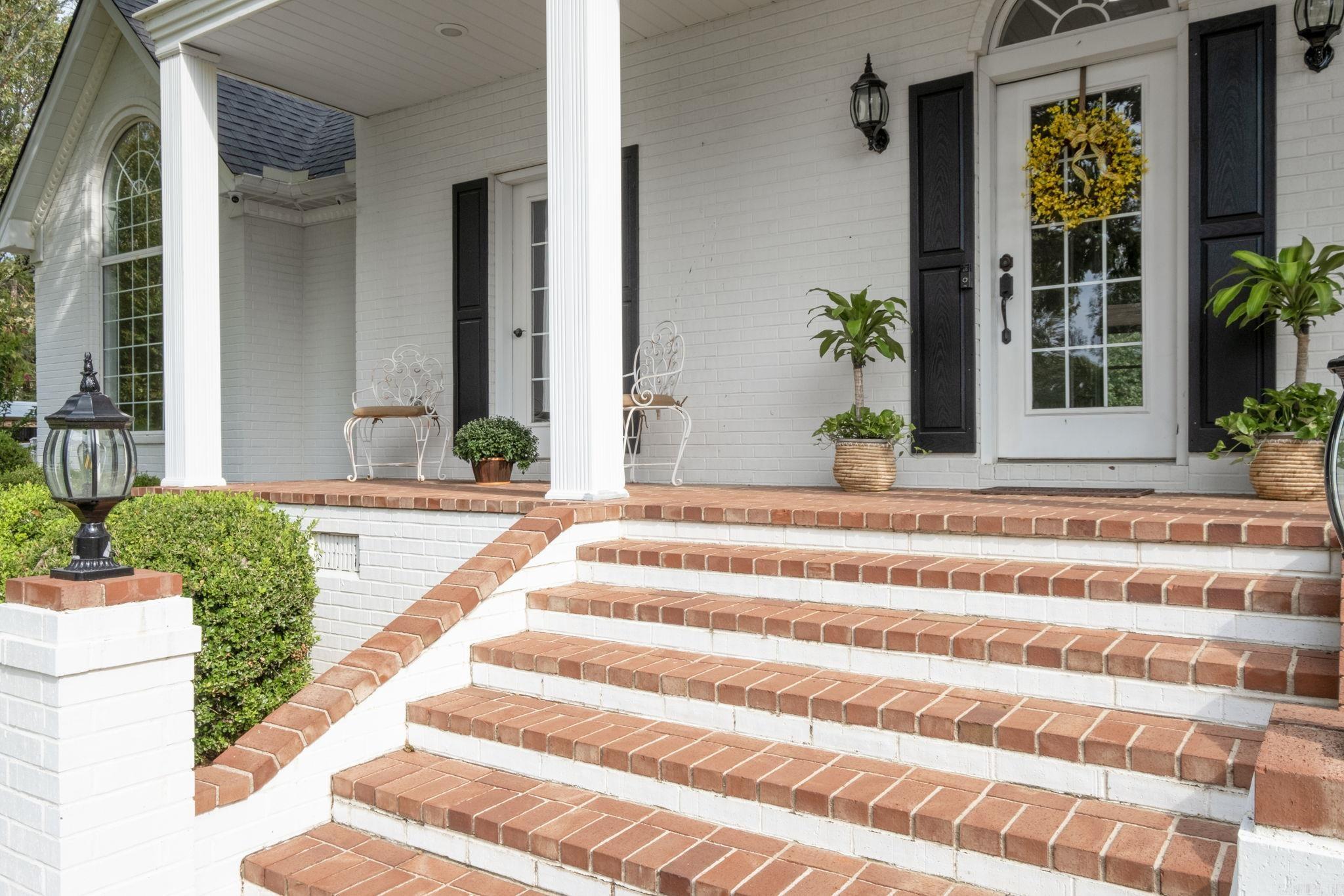 NORTH HILLS ESTATES - Residential