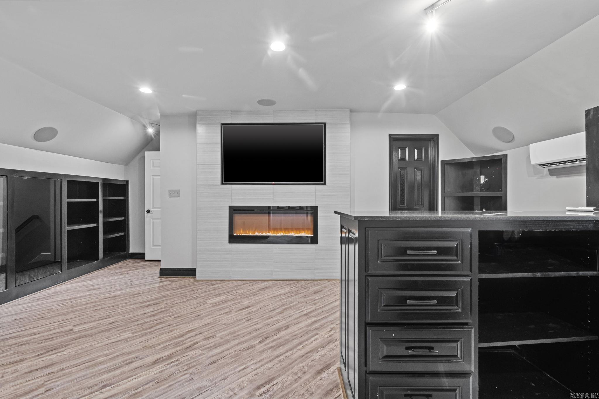 NORTH HILLS ESTATES - Residential