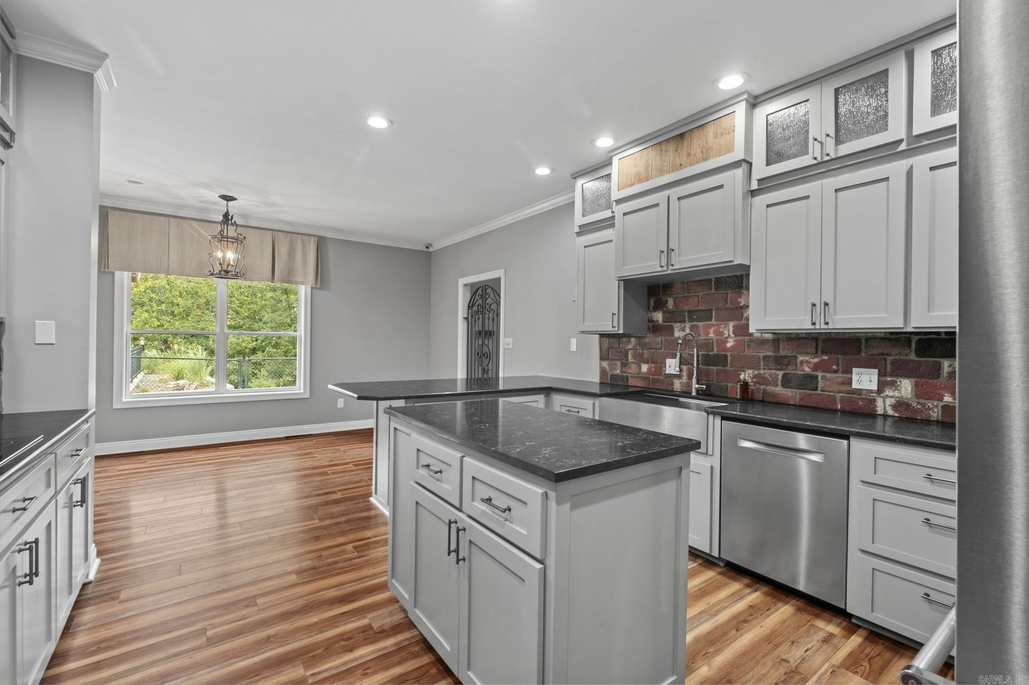 NORTH HILLS ESTATES - Residential