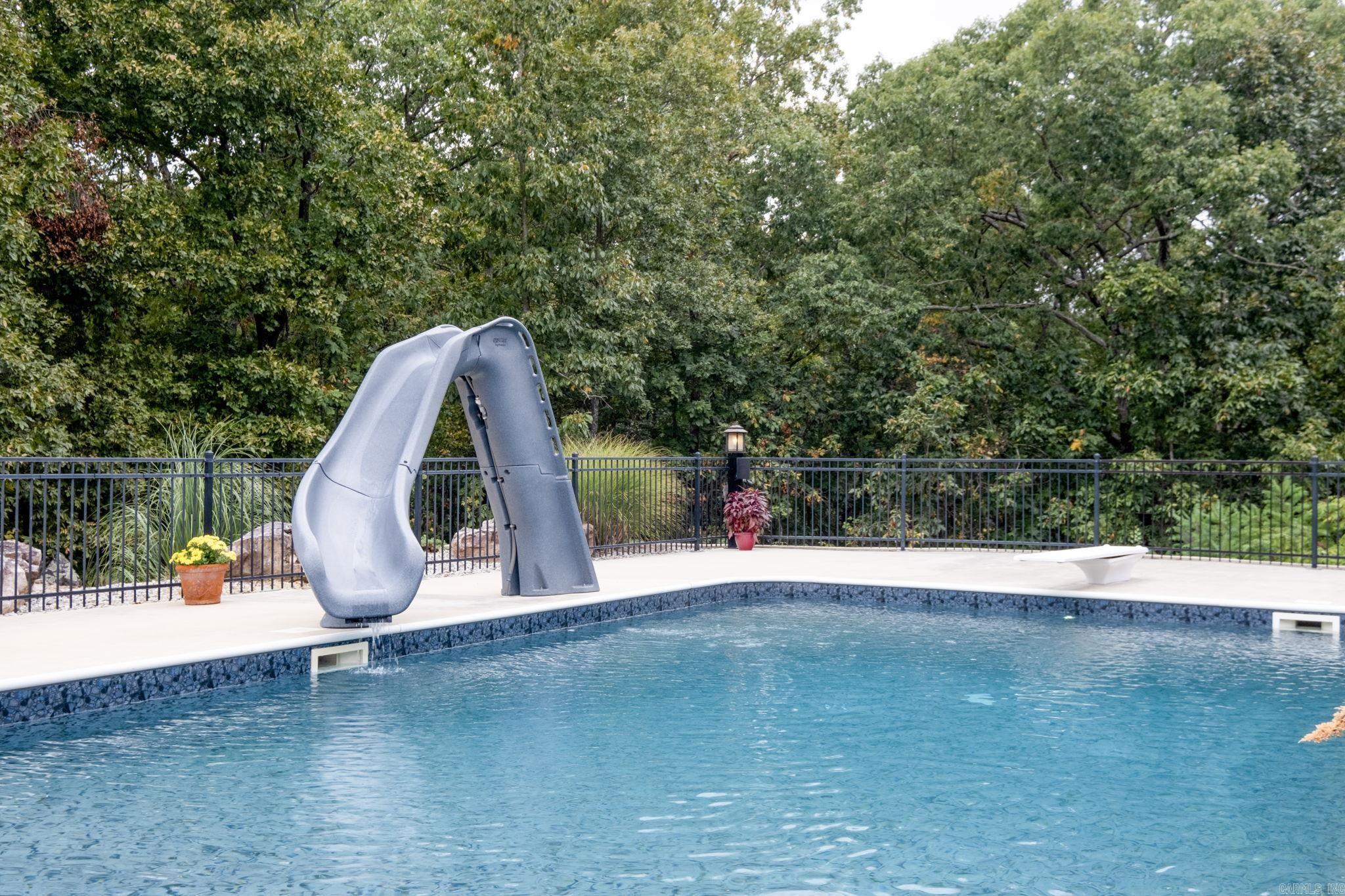 NORTH HILLS ESTATES - Residential