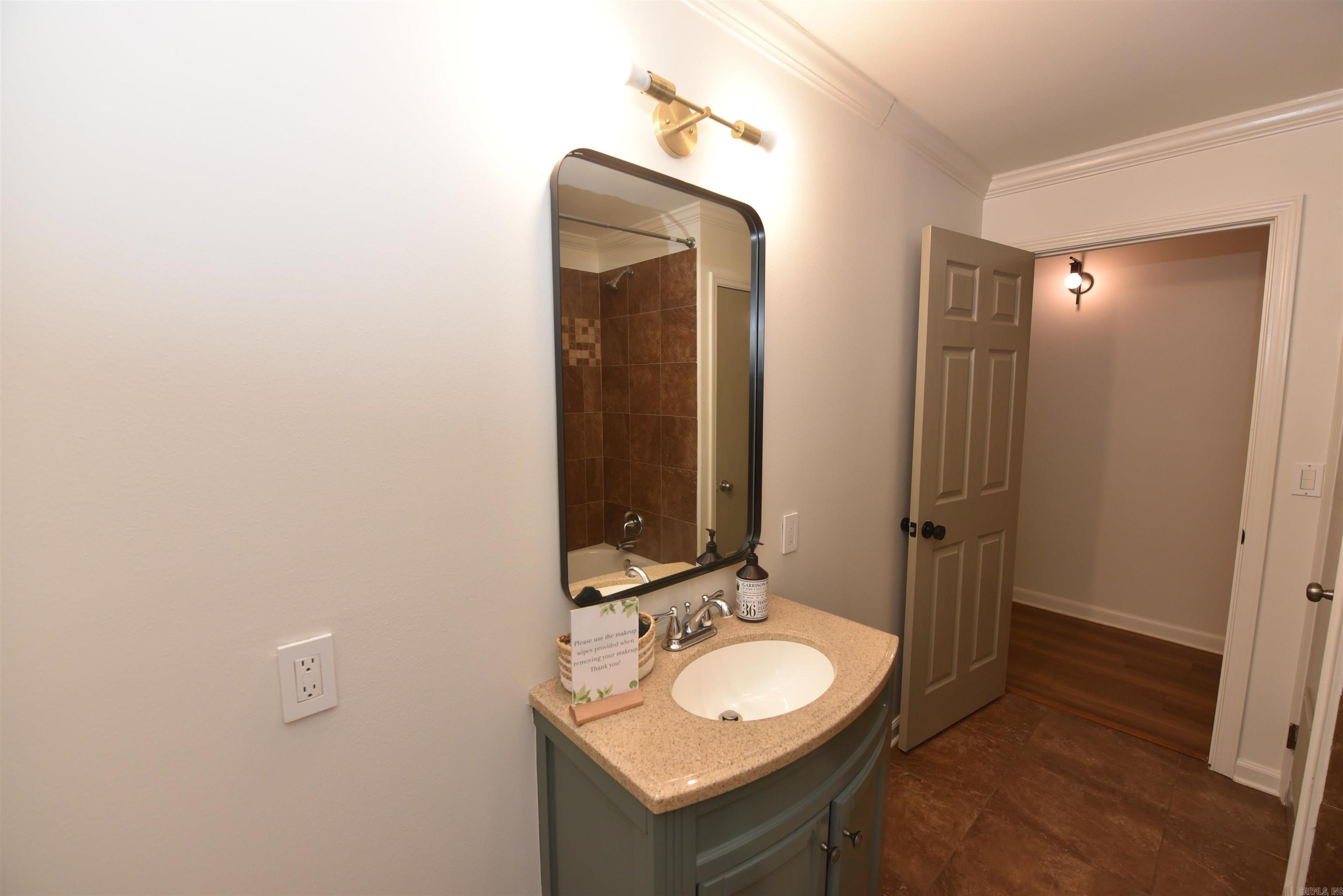 HAMILTON HILLS - Residential