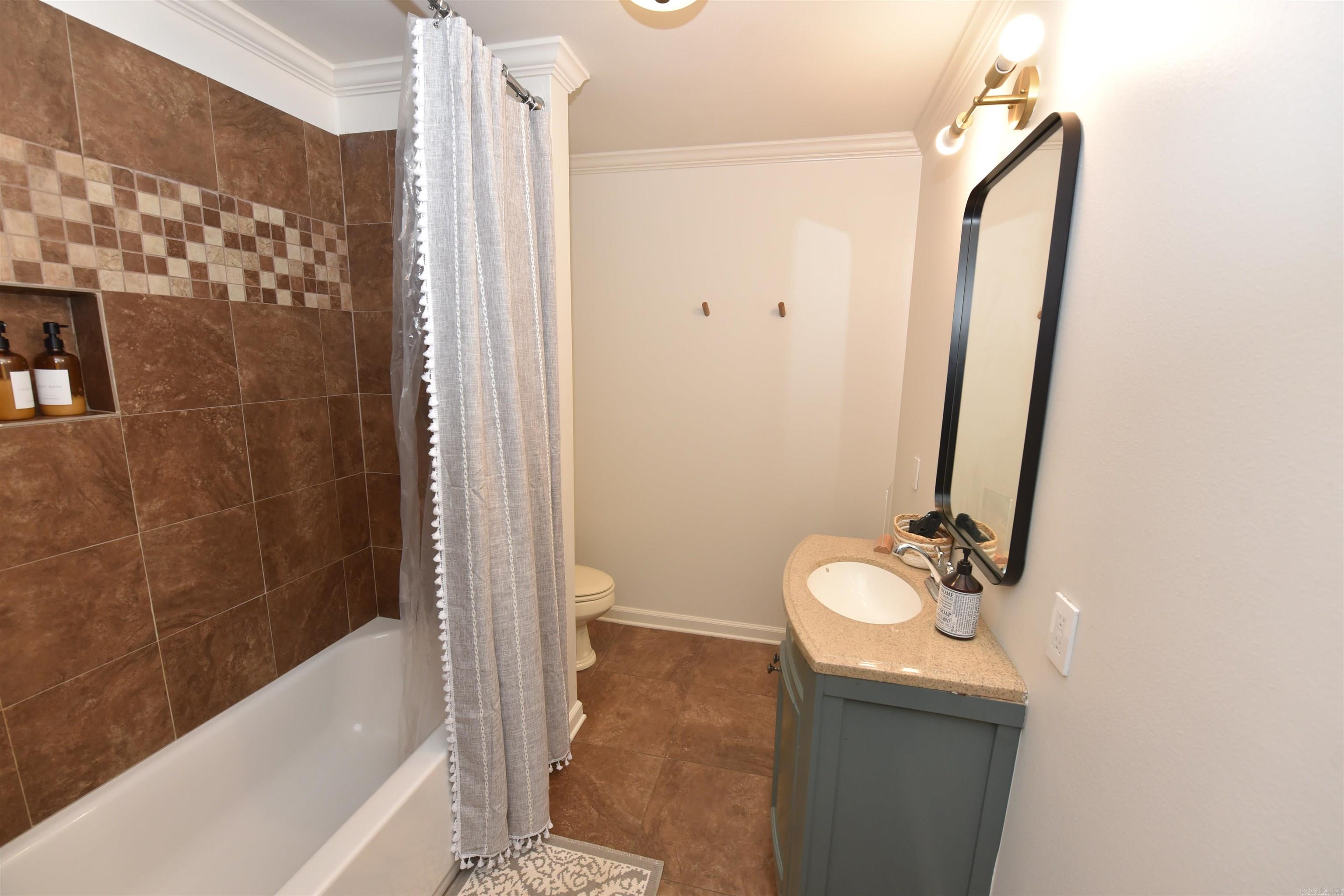 HAMILTON HILLS - Residential