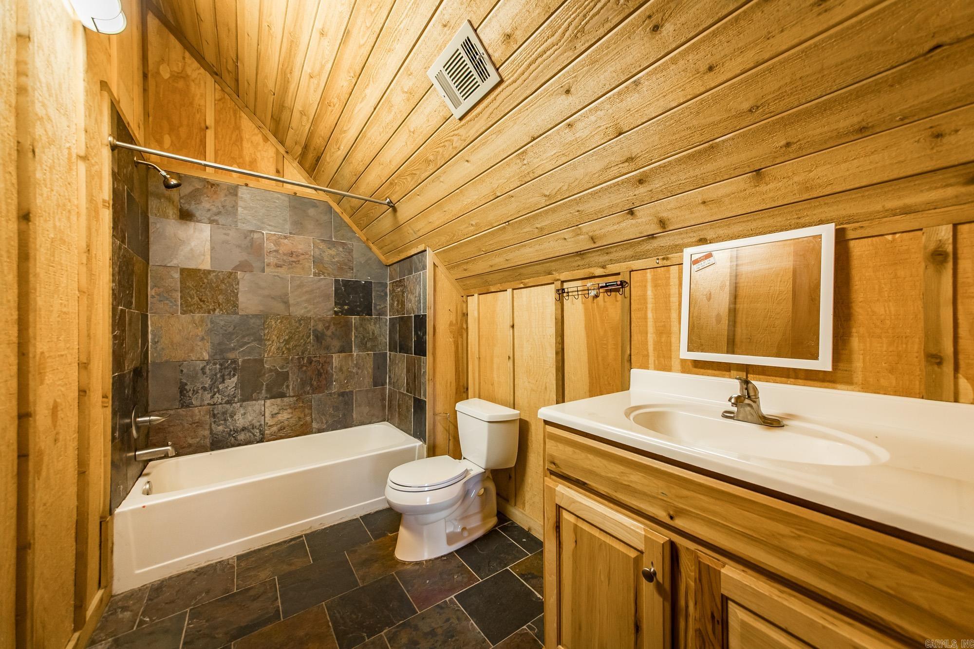 HILLTOP PLACE - COVE CREEK - Residential