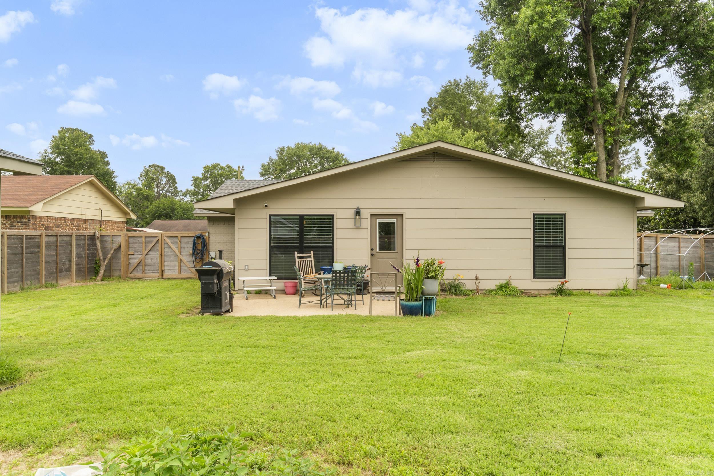 SAN MANTEO VILLAGE - Residential