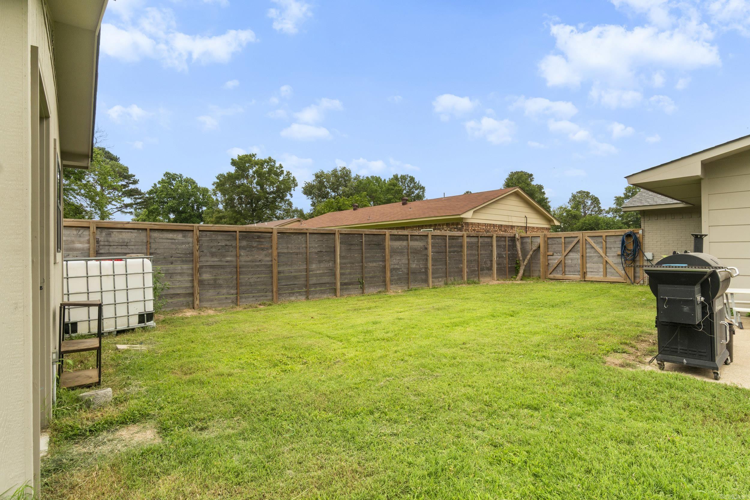 SAN MANTEO VILLAGE - Residential